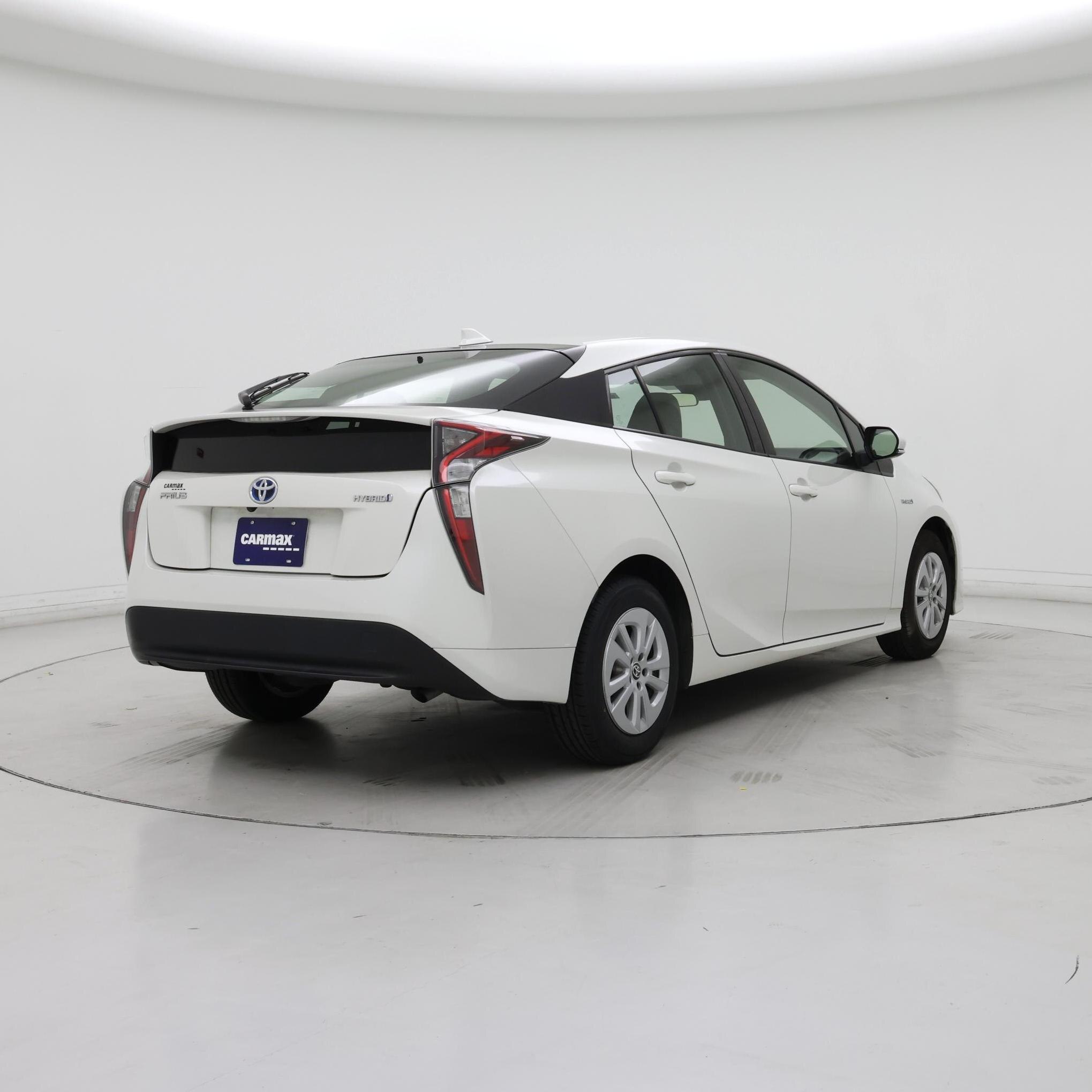 Thumbnail: 2017 Toyota Prius - 8