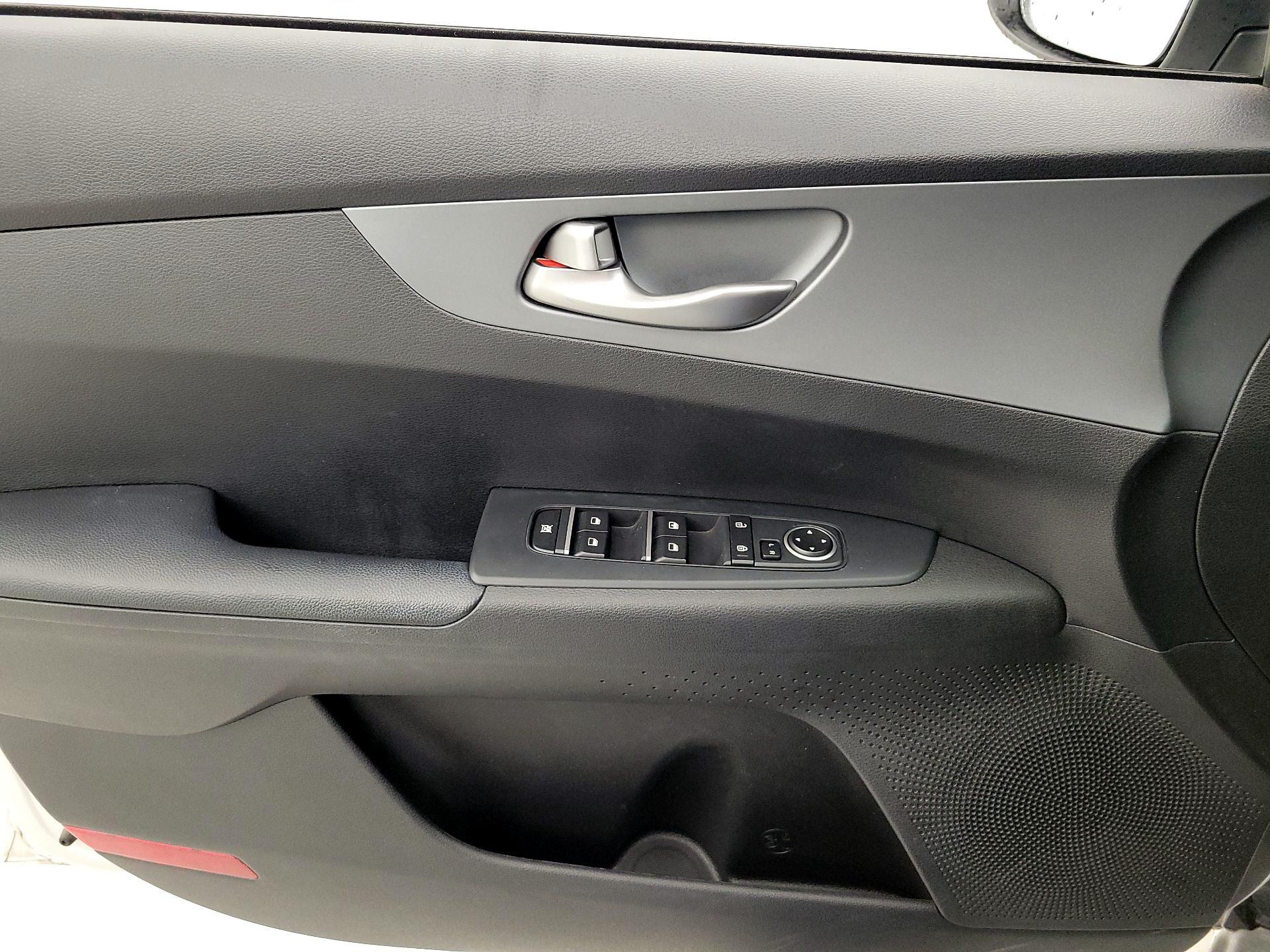 Thumbnail: 2021 Kia Forte - 12