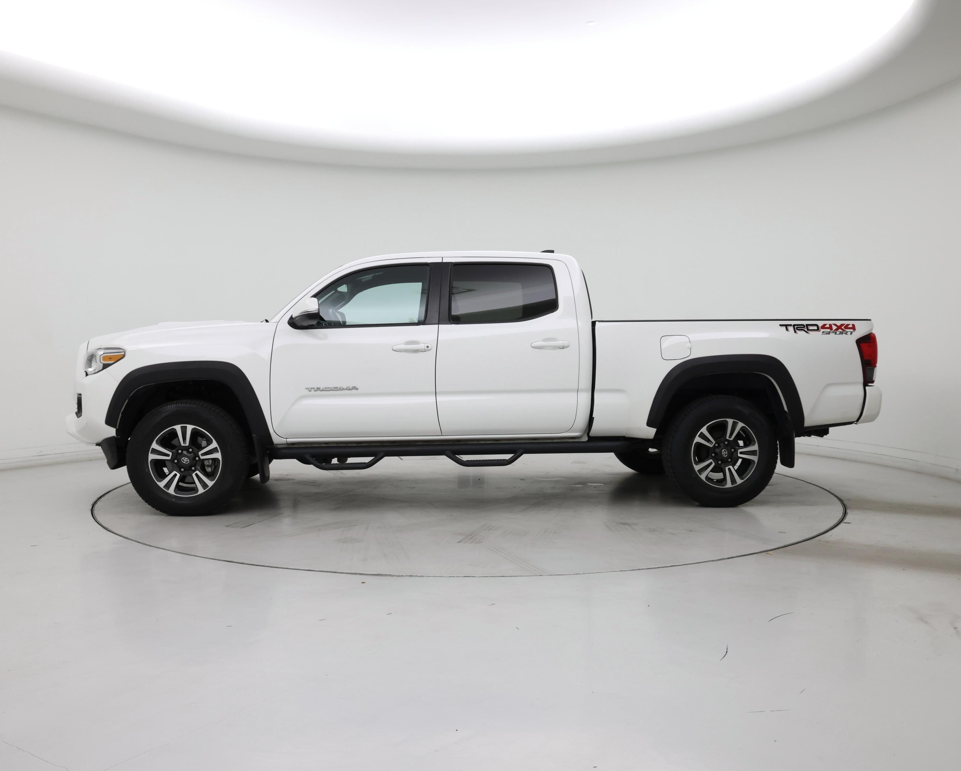 Thumbnail: 2018 Toyota Tacoma - 3