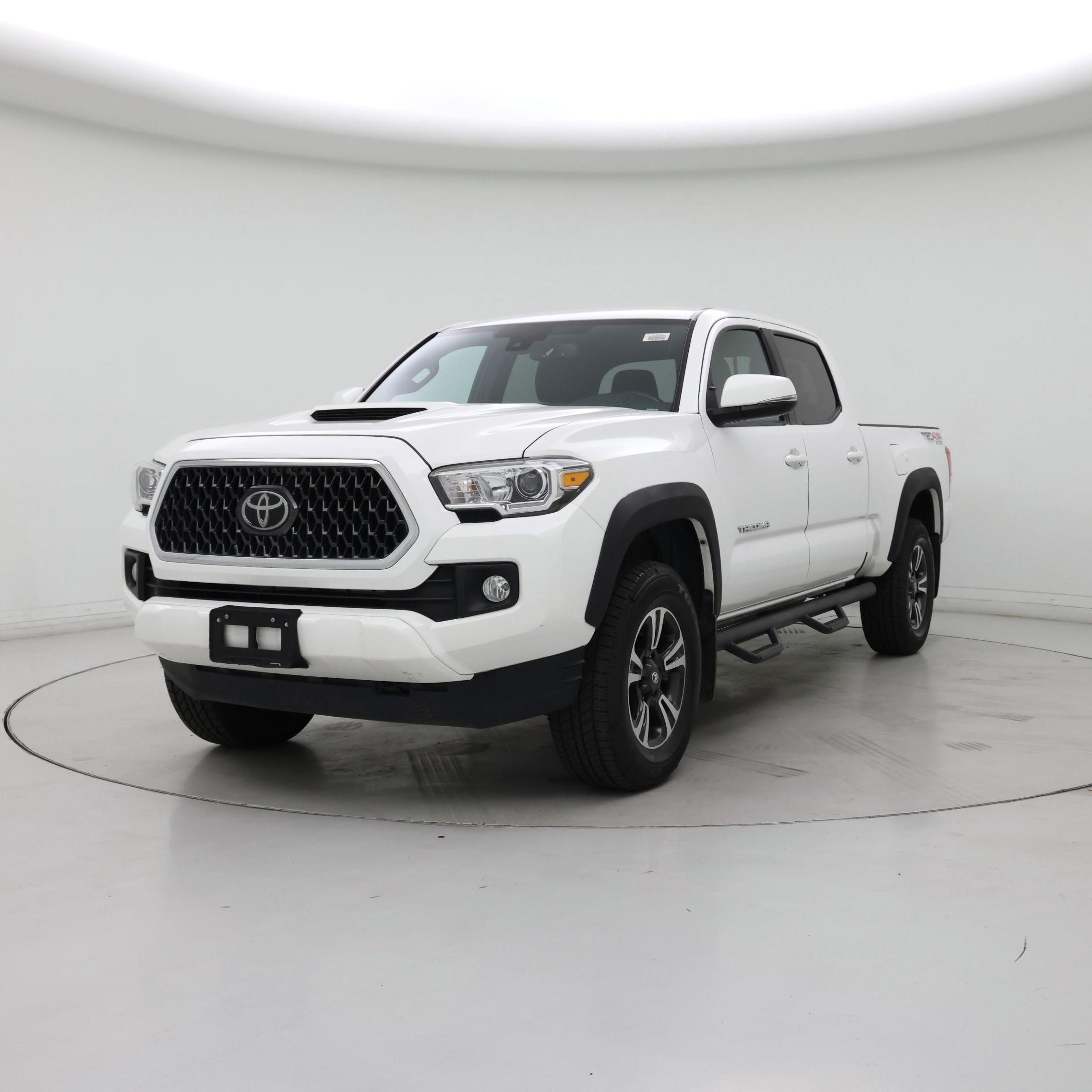 Thumbnail: 2018 Toyota Tacoma - 4