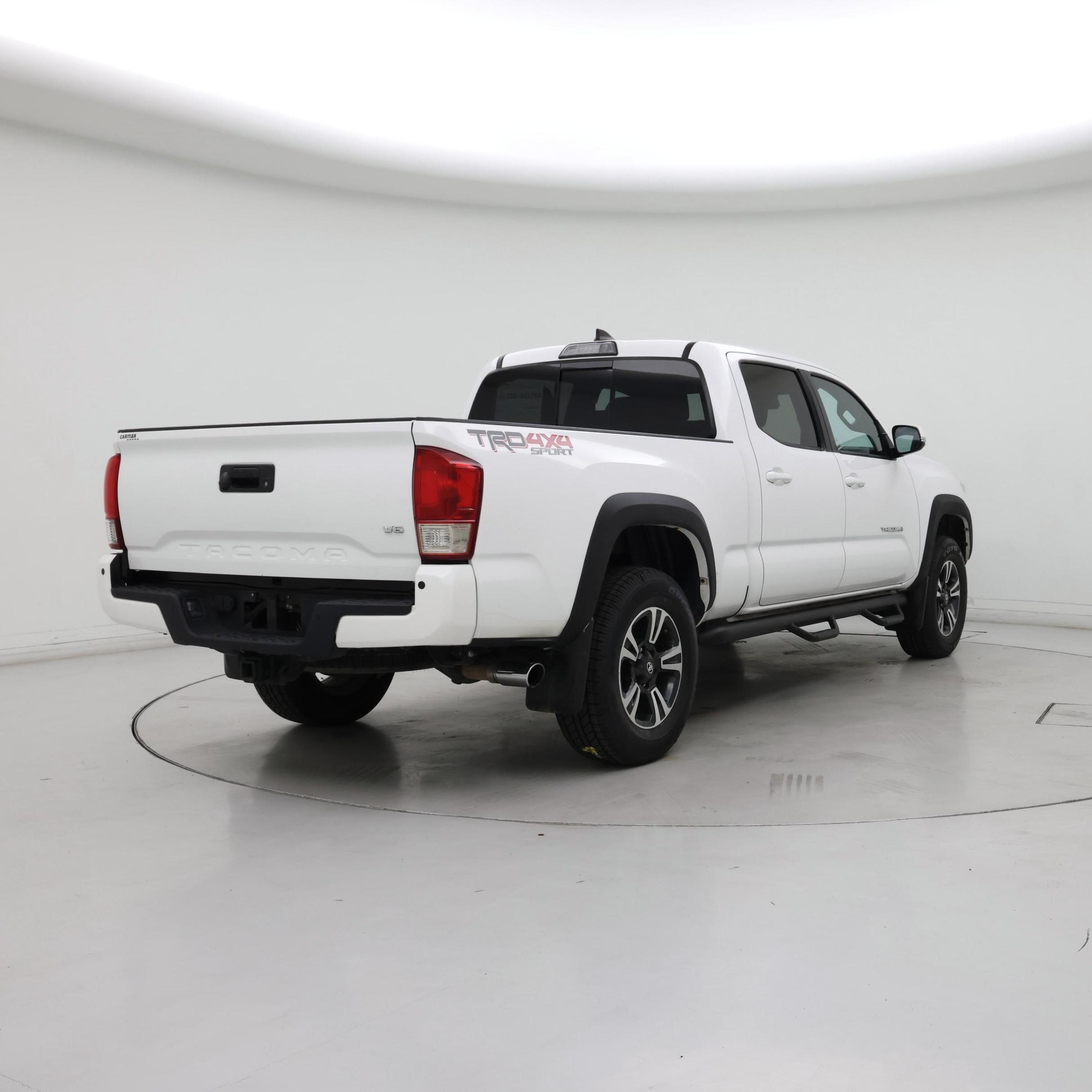 Thumbnail: 2018 Toyota Tacoma - 8