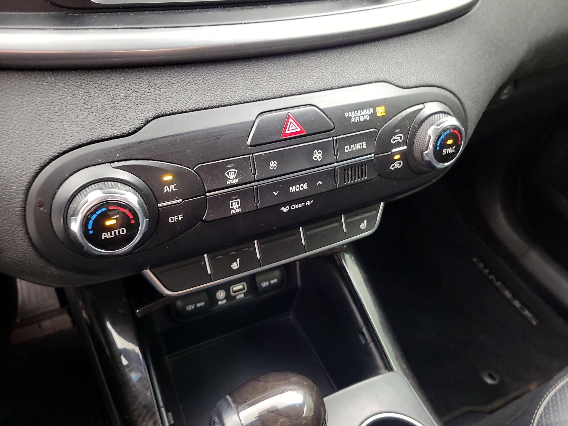 Thumbnail: 2016 Kia Sorento - 14