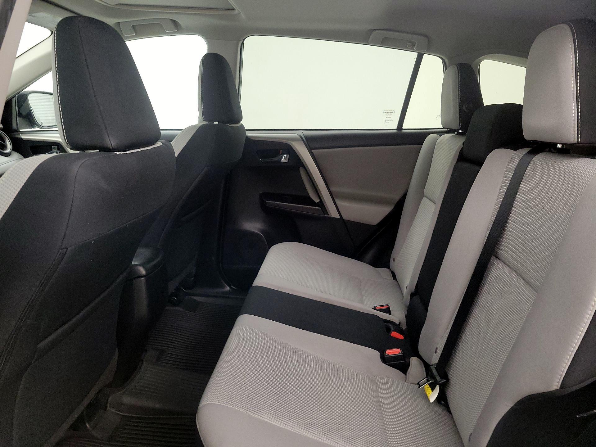 Thumbnail: 2018 Toyota RAV4 - 20