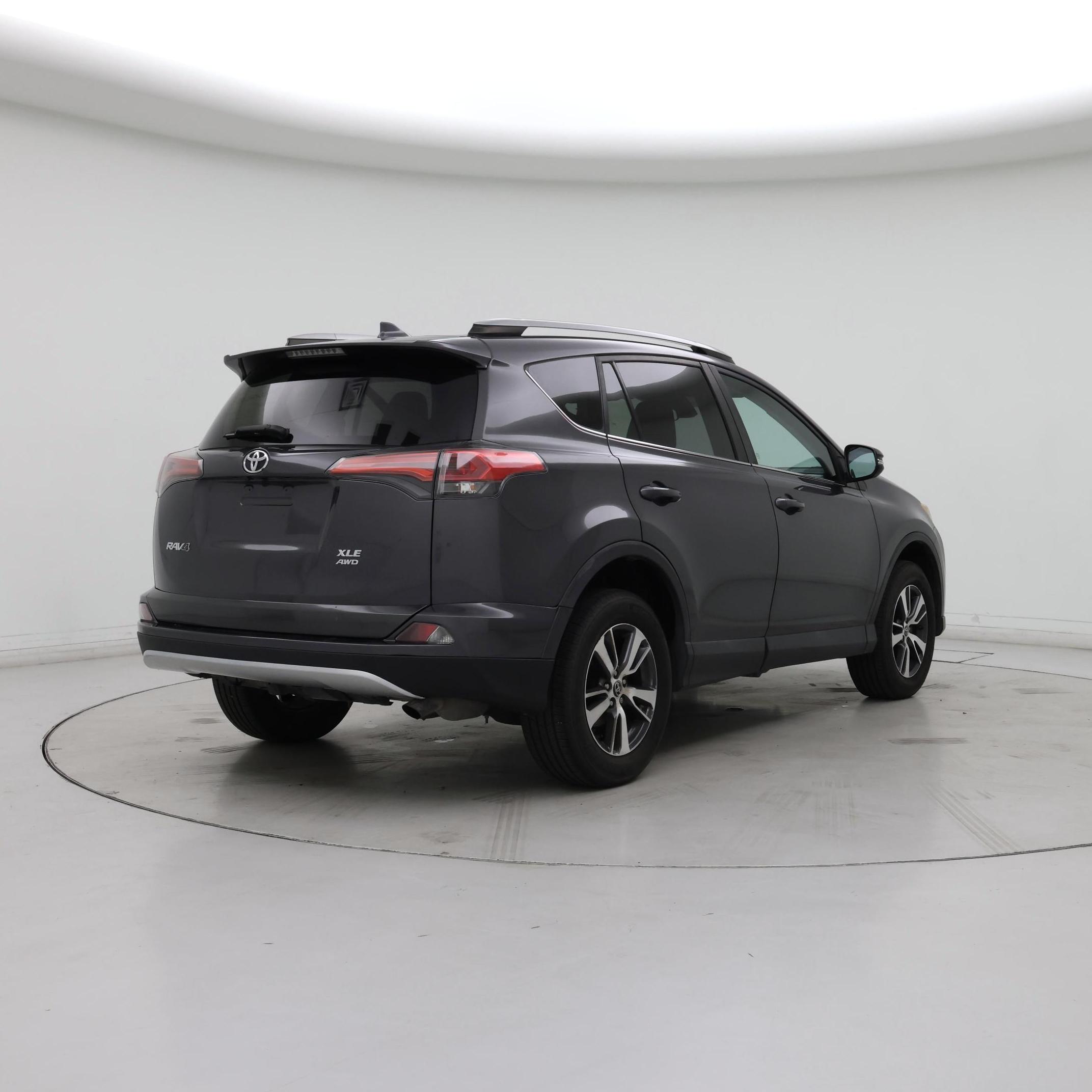 Thumbnail: 2018 Toyota RAV4 - 8