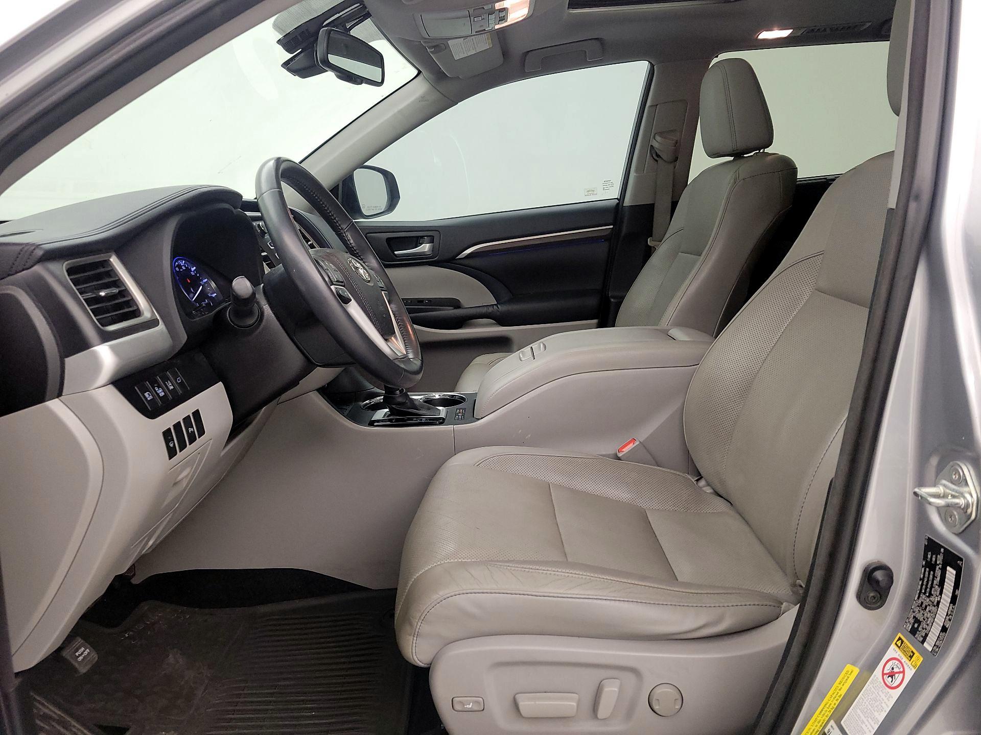 Thumbnail: 2015 Toyota Highlander - 11