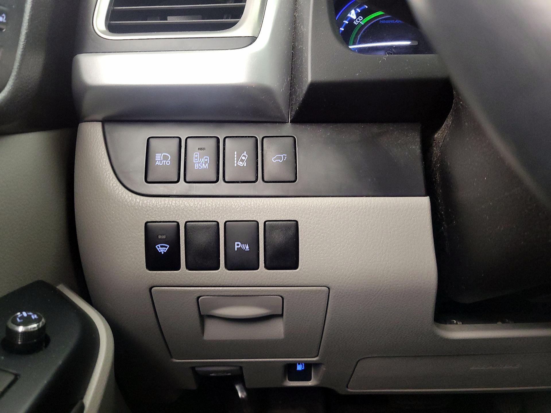 Thumbnail: 2015 Toyota Highlander - 13