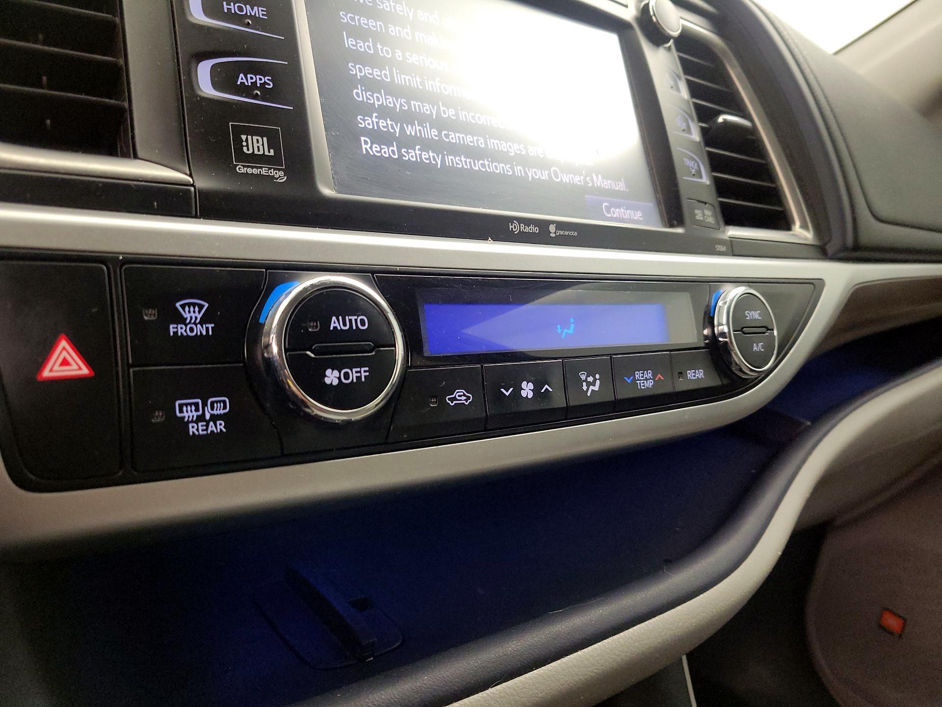 Thumbnail: 2015 Toyota Highlander - 17