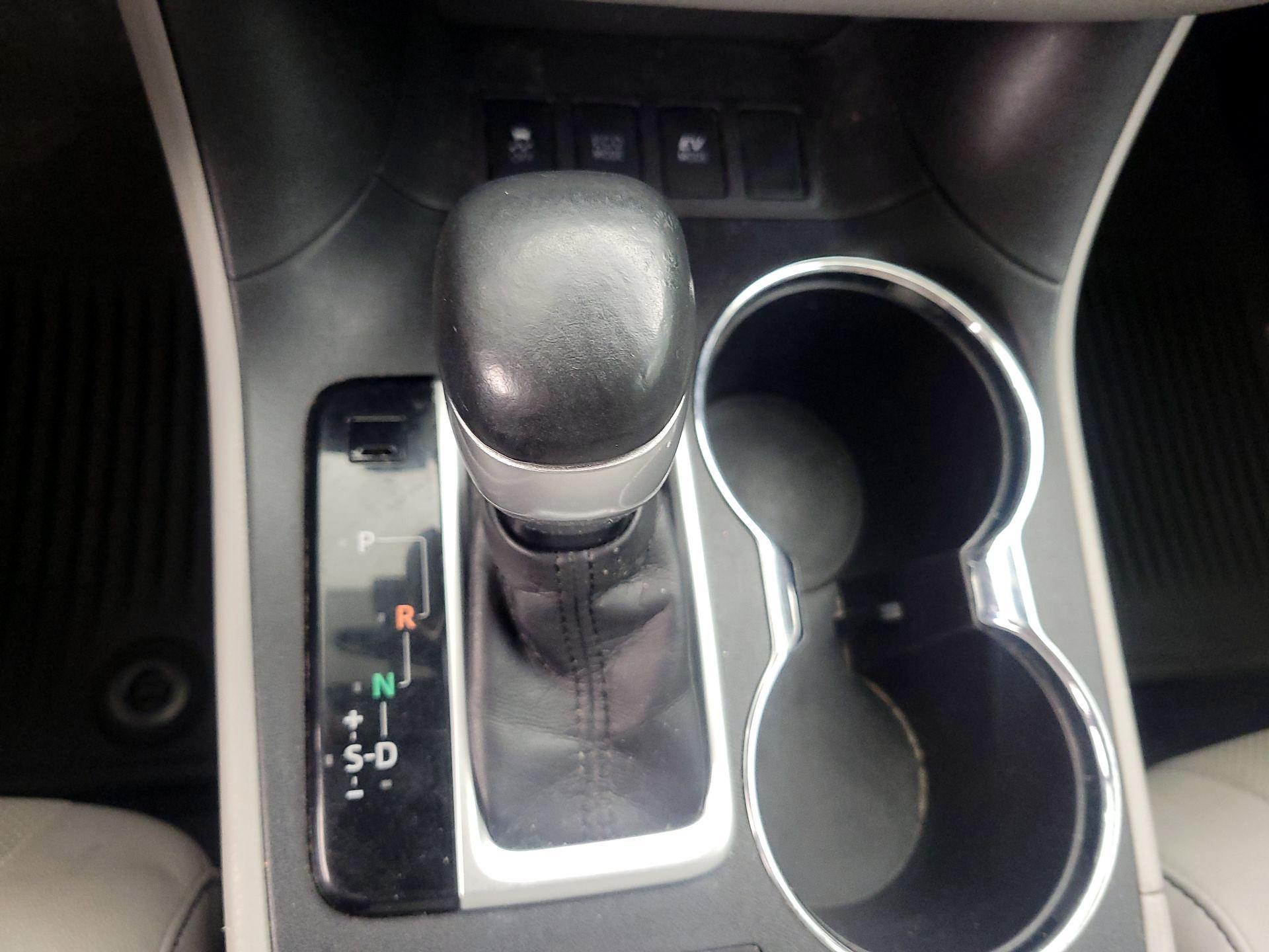 Thumbnail: 2015 Toyota Highlander - 18