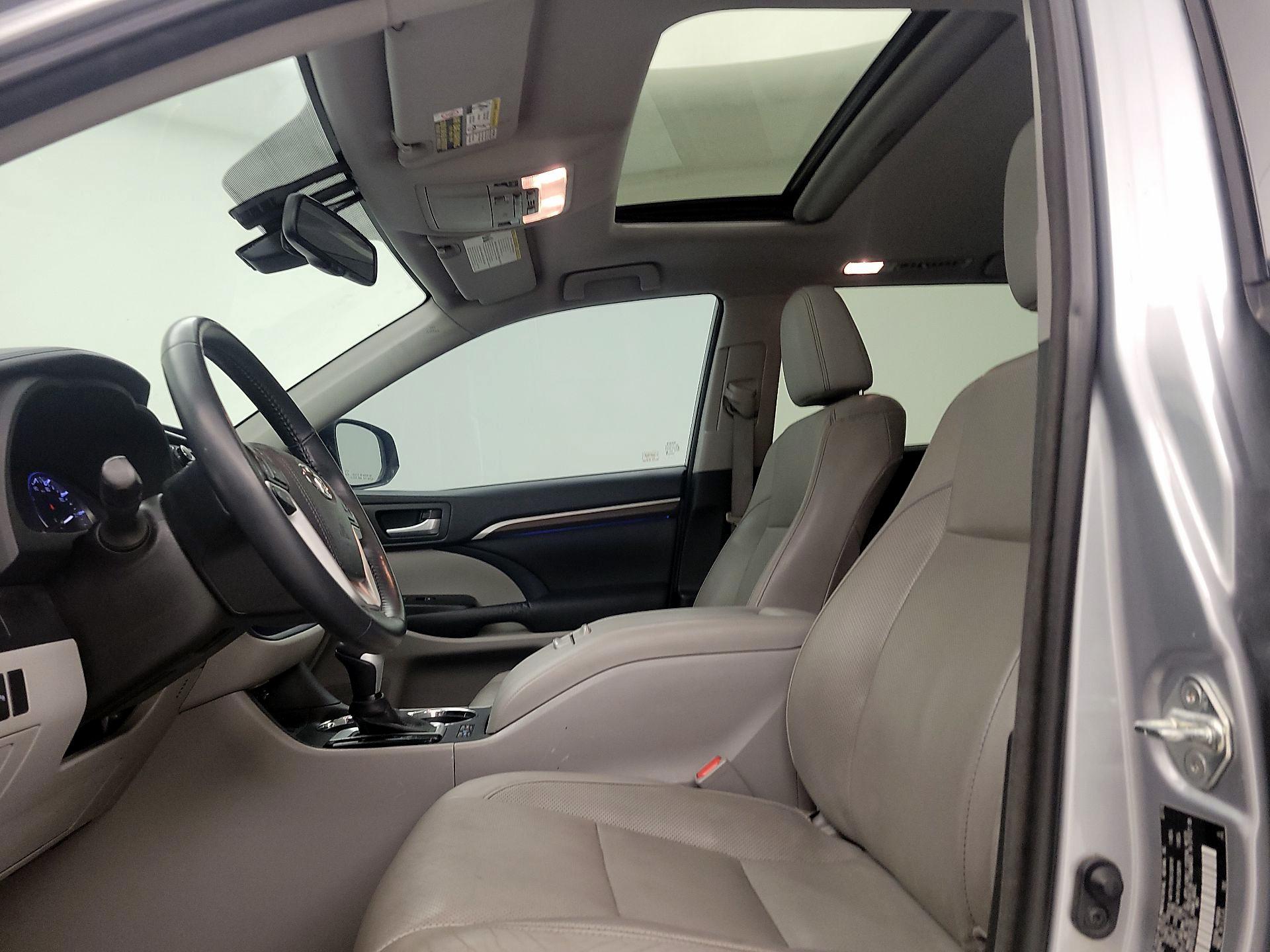 Thumbnail: 2015 Toyota Highlander - 20