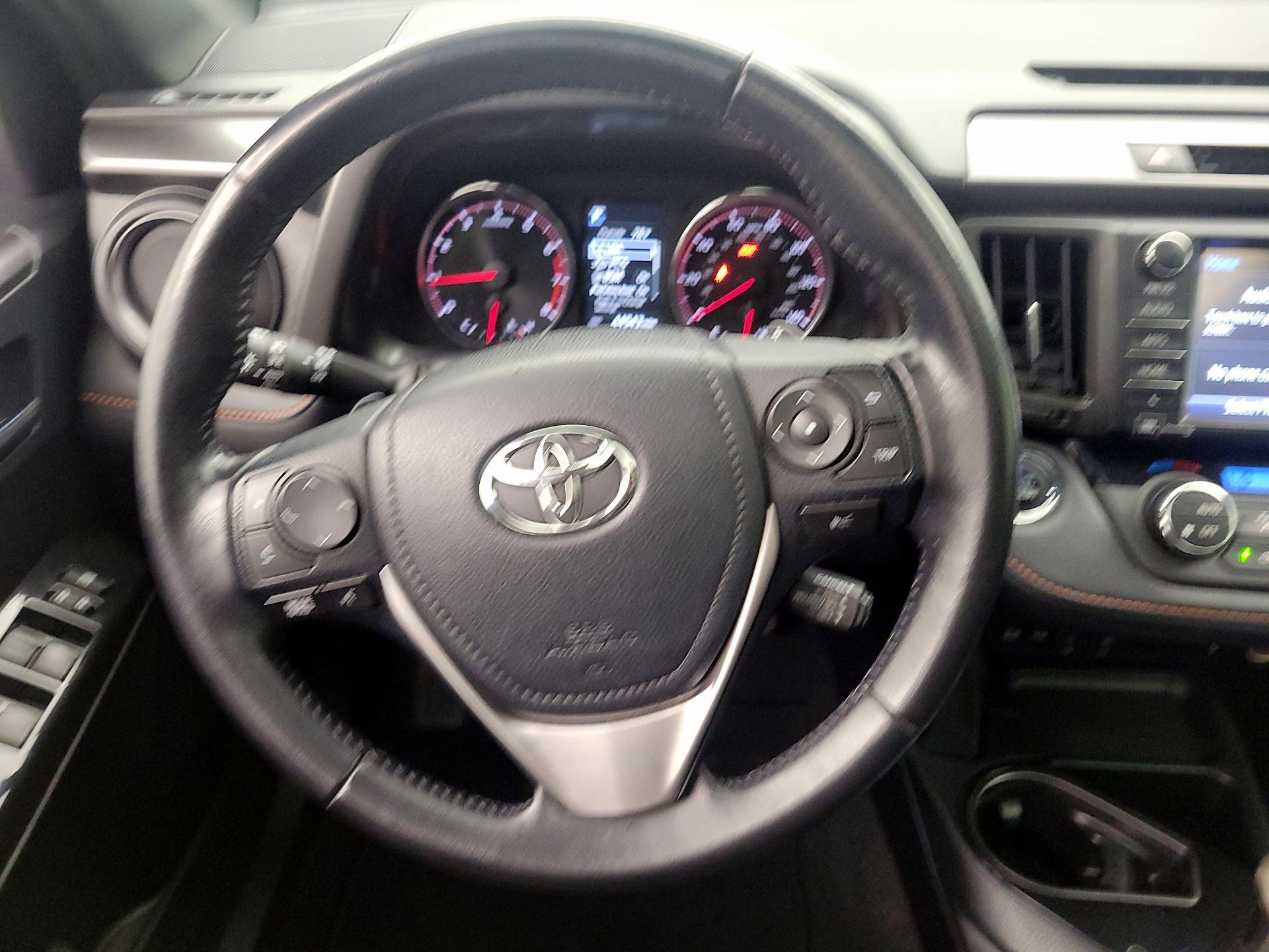 Thumbnail: 2016 Toyota RAV4 - 10