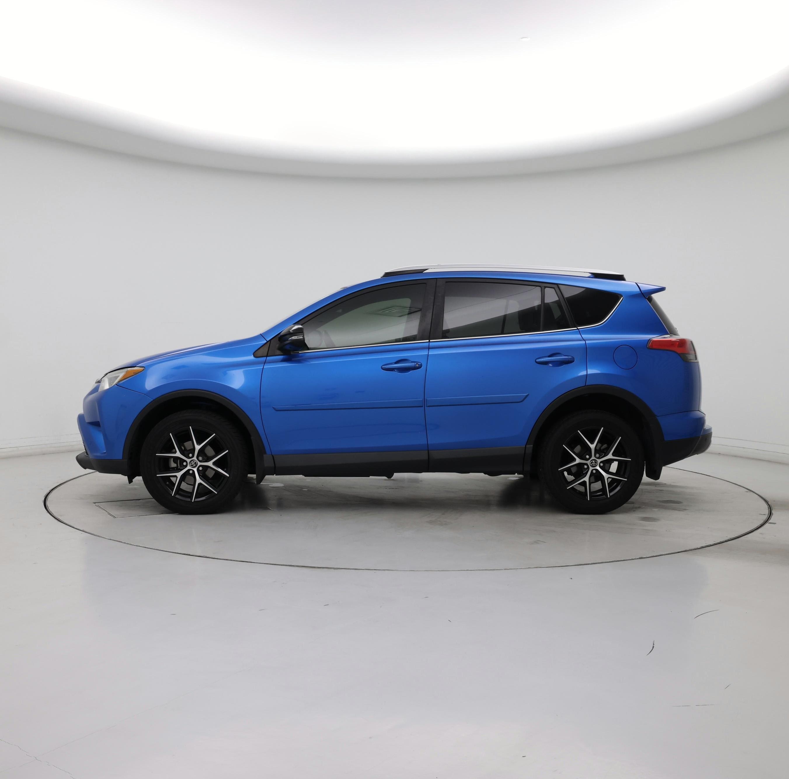 Thumbnail: 2016 Toyota RAV4 - 3