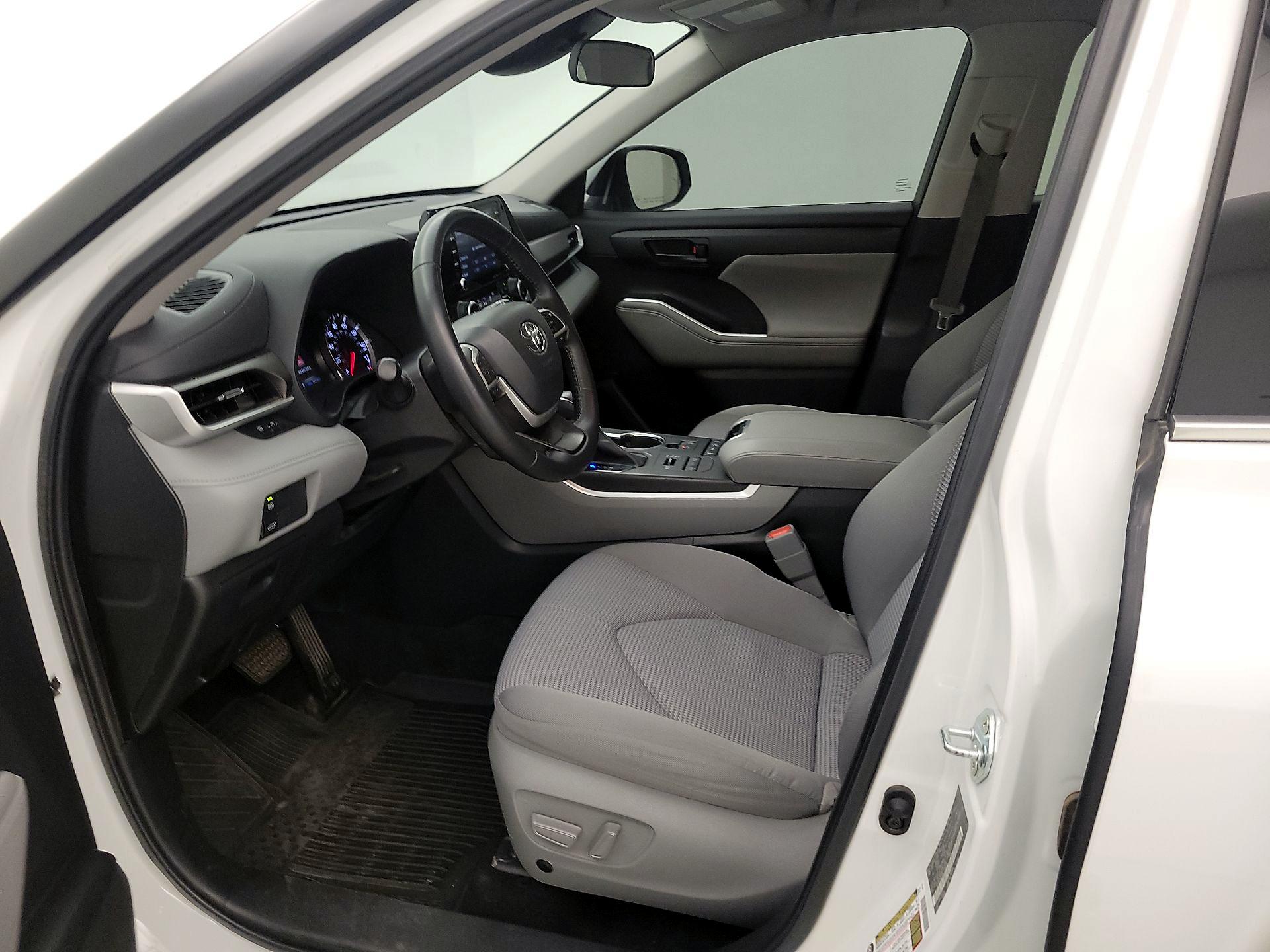 Thumbnail: 2022 Toyota Highlander - 11