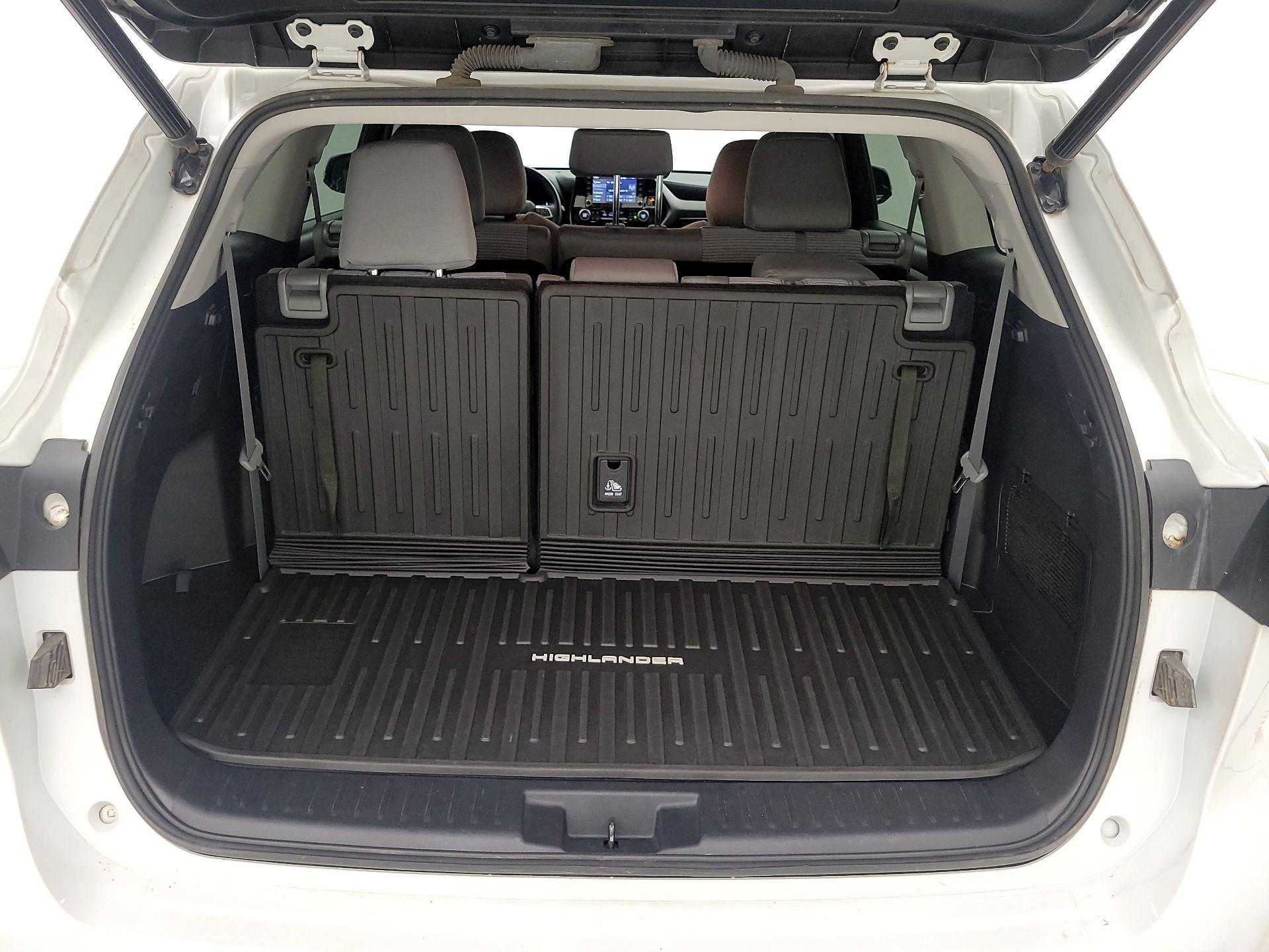 Thumbnail: 2022 Toyota Highlander - 16