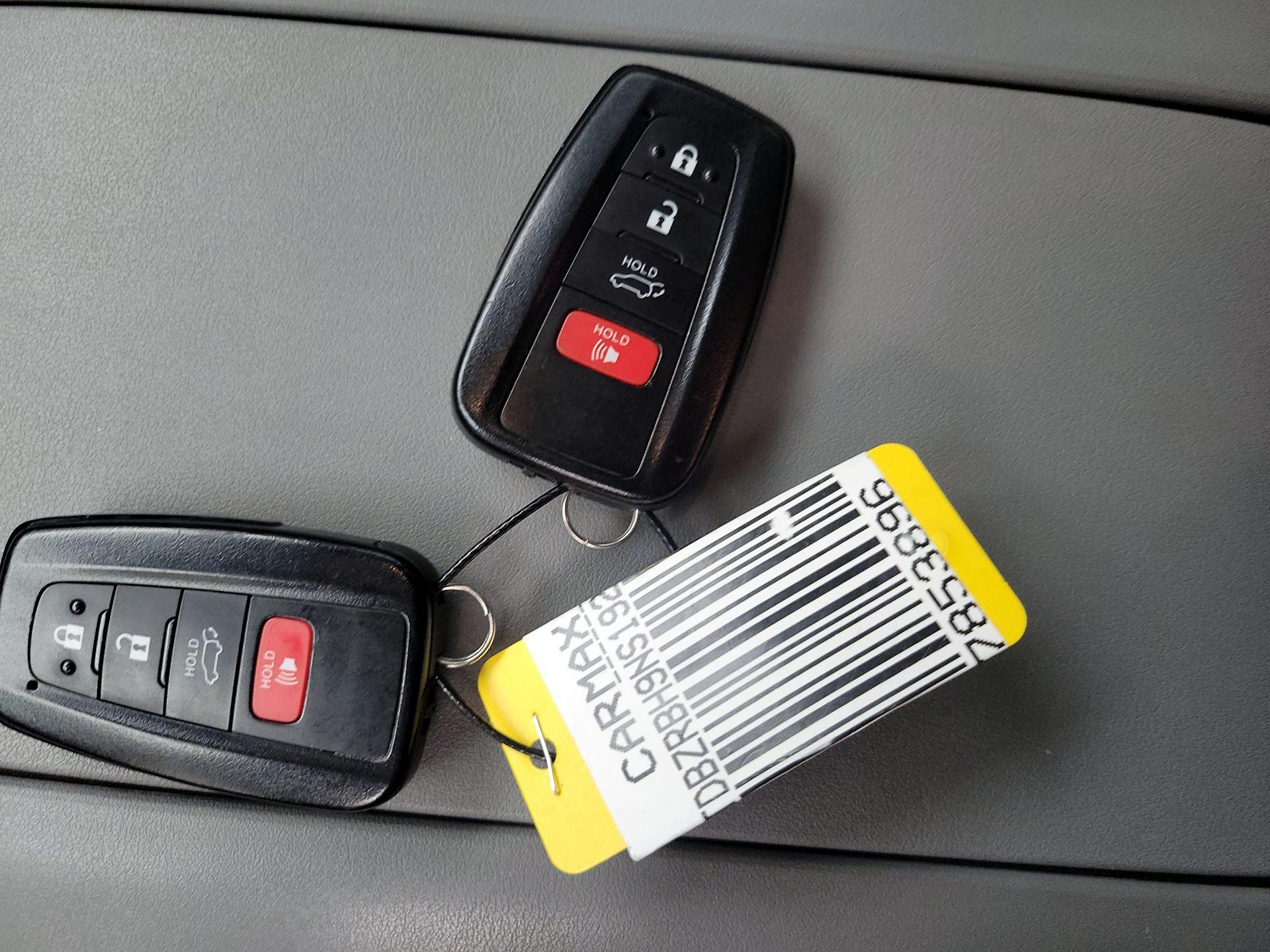 Thumbnail: 2022 Toyota Highlander - 18