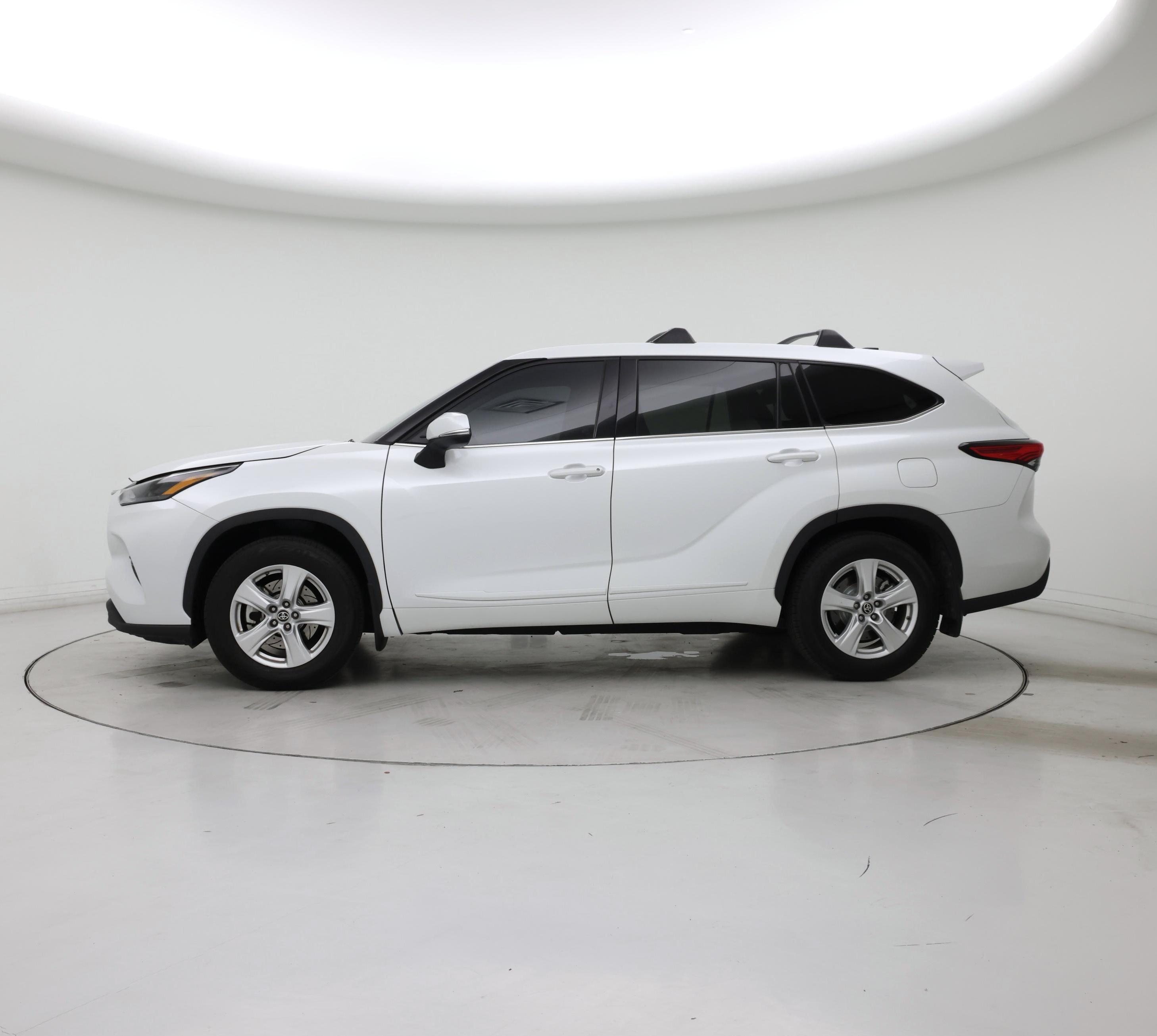 Thumbnail: 2022 Toyota Highlander - 3