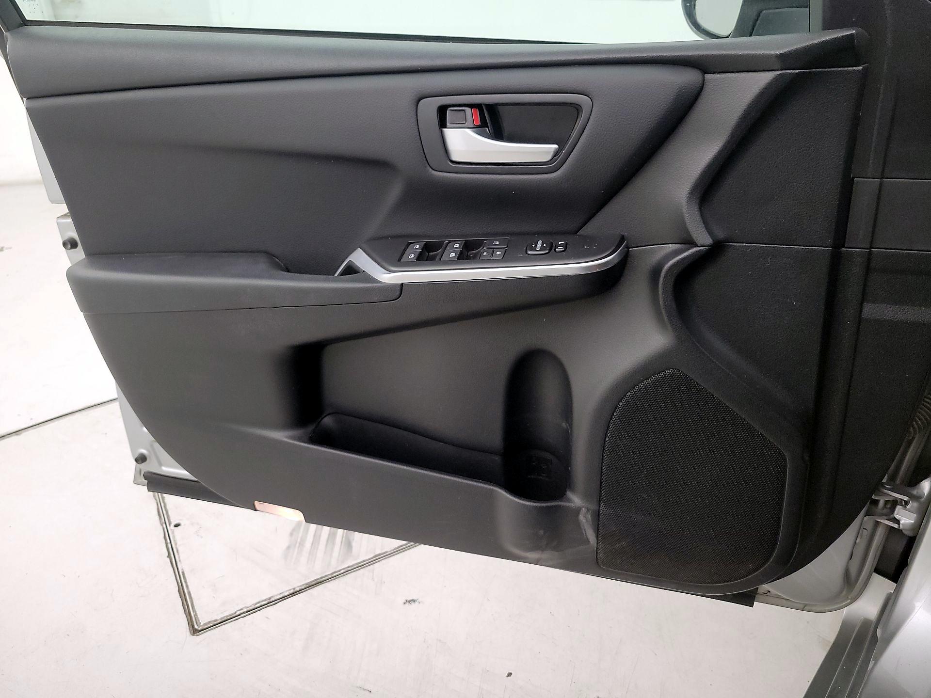 Thumbnail: 2017 Toyota Camry - 12