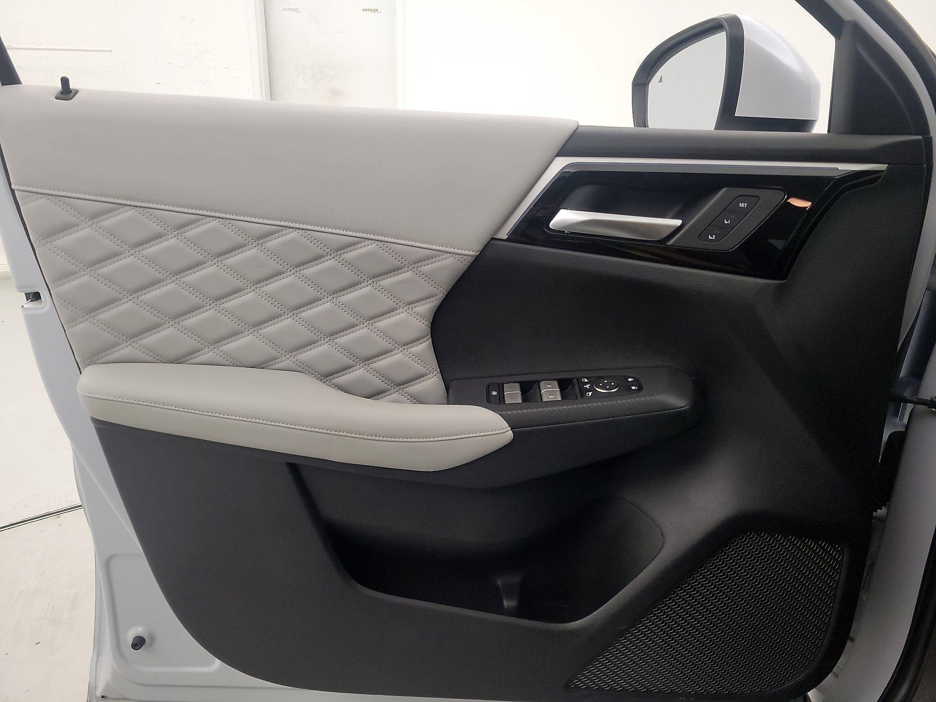 Thumbnail: 2023 Mitsubishi Outlander - 12