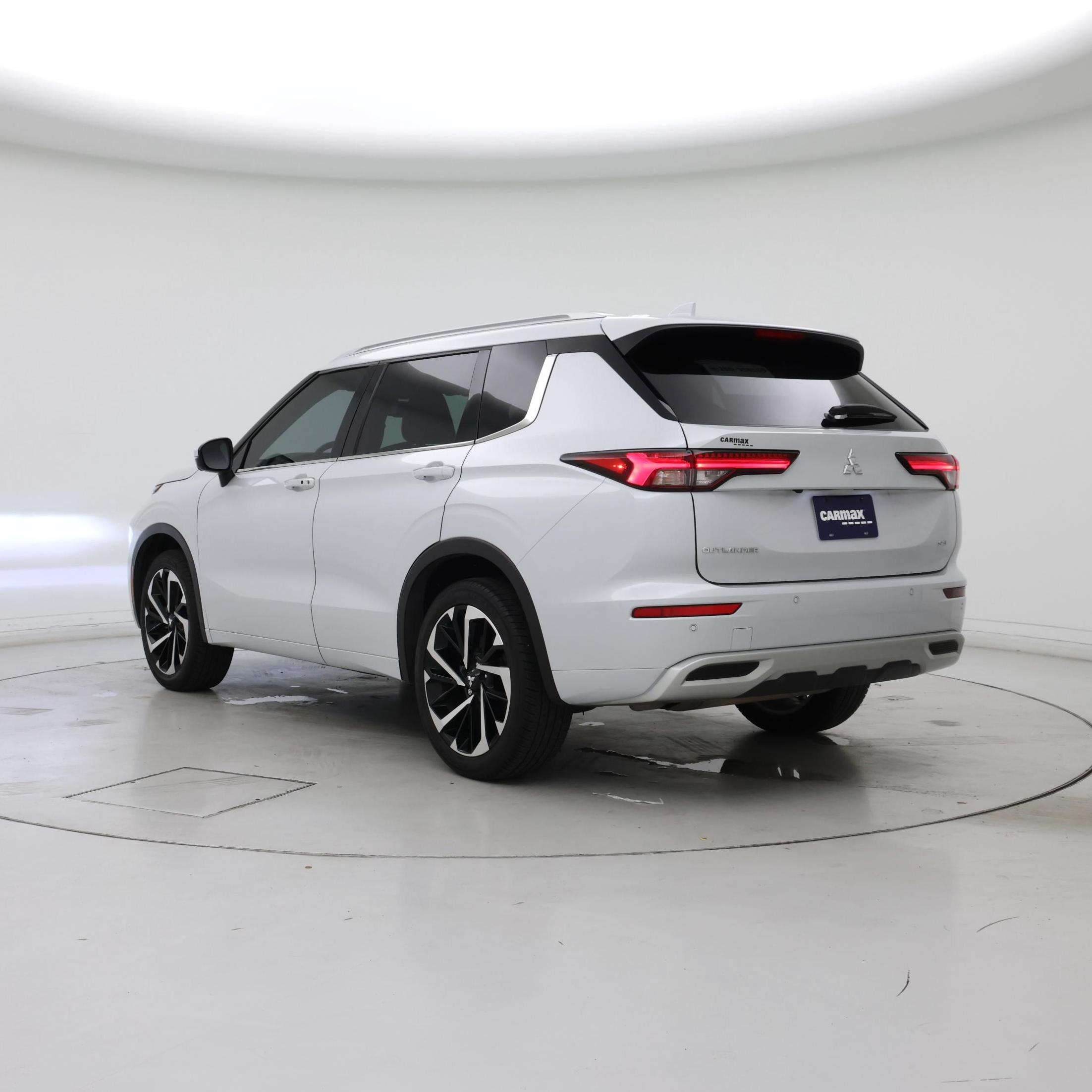 Thumbnail: 2023 Mitsubishi Outlander - 2