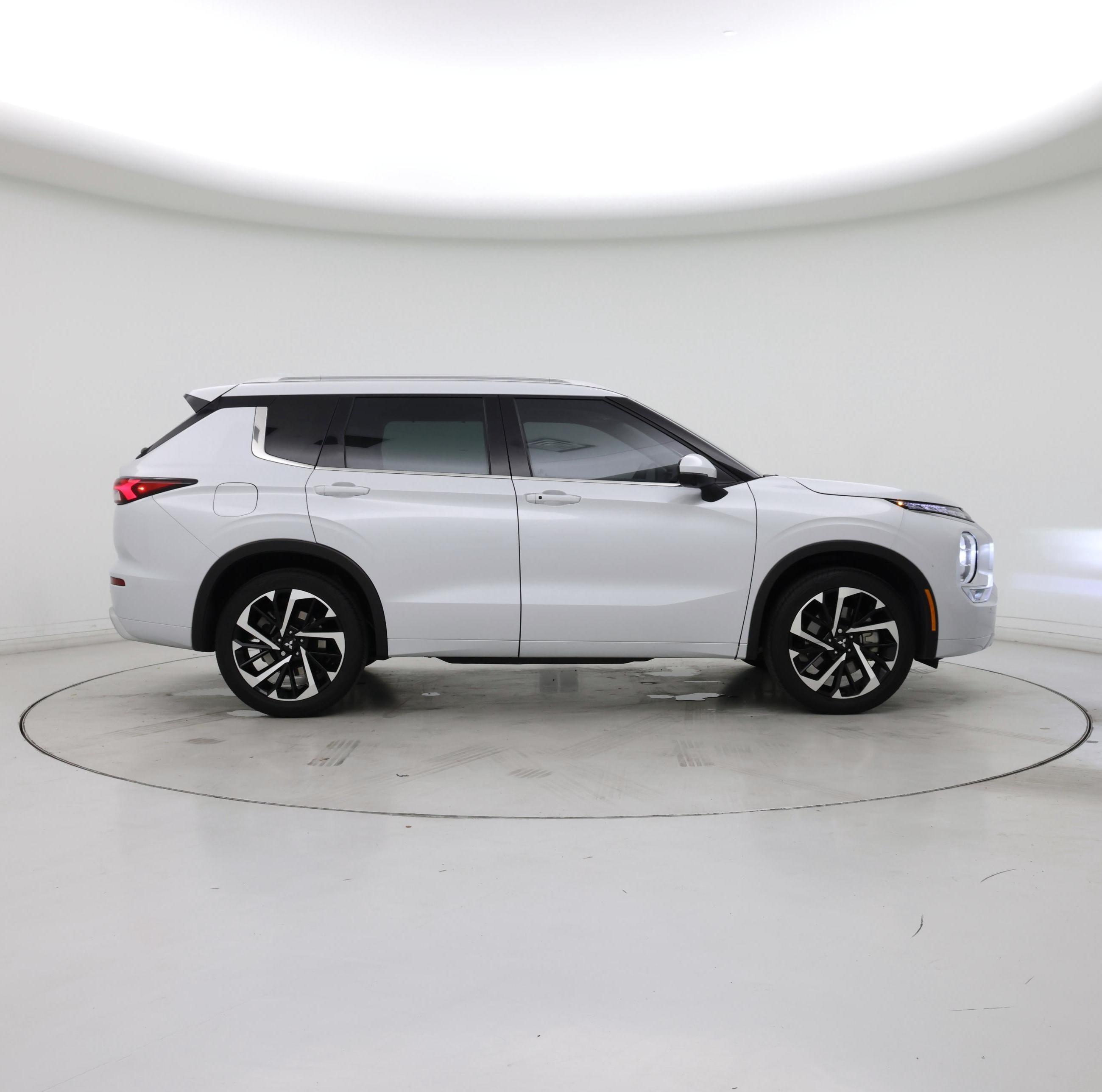 Thumbnail: 2023 Mitsubishi Outlander - 7
