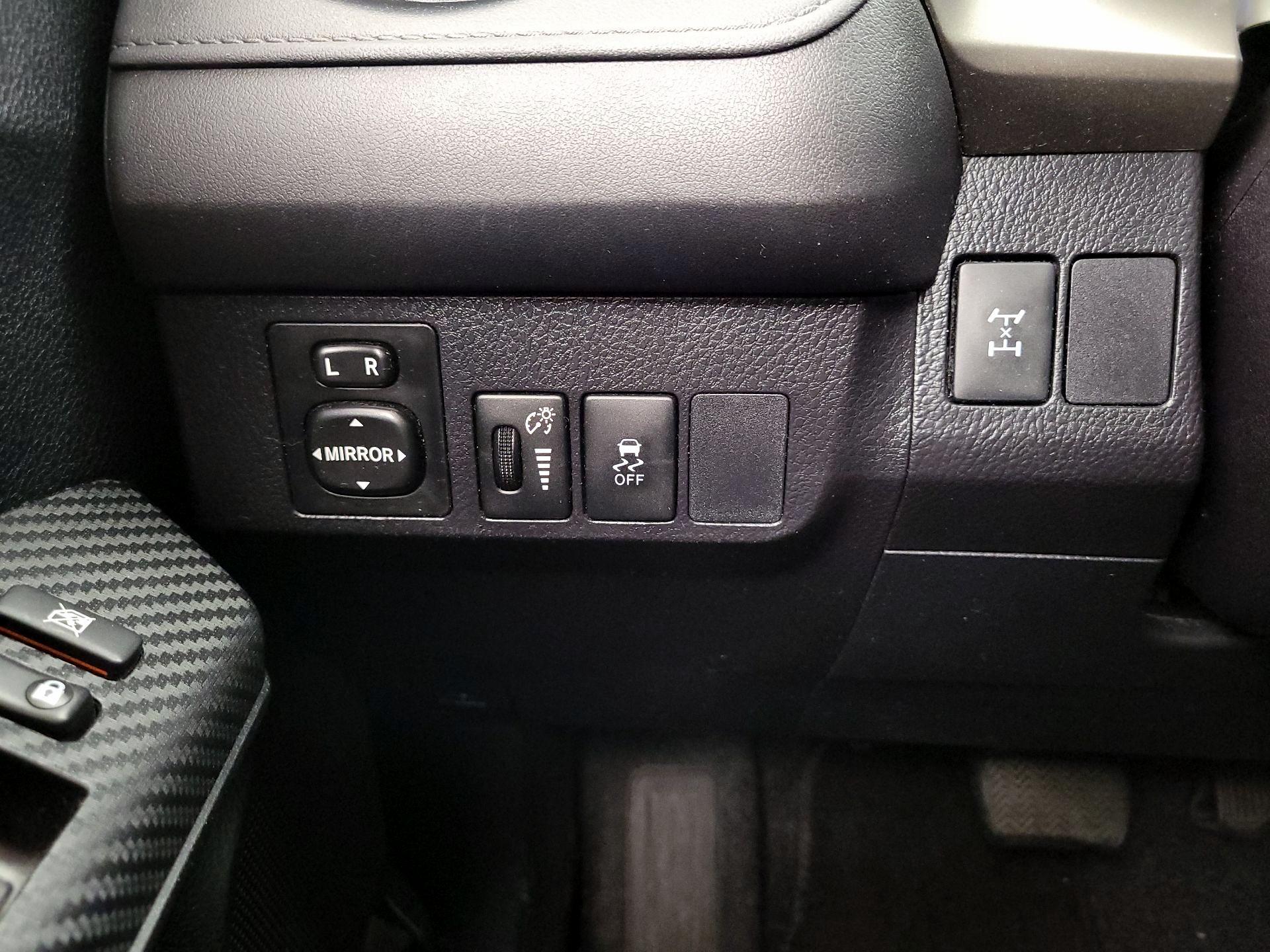Thumbnail: 2015 Toyota RAV4 - 13