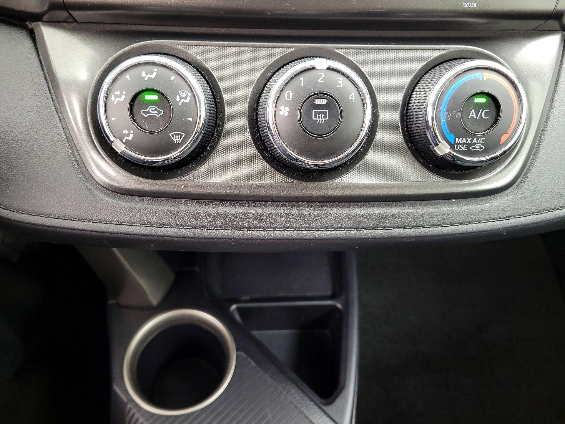 Thumbnail: 2015 Toyota RAV4 - 16