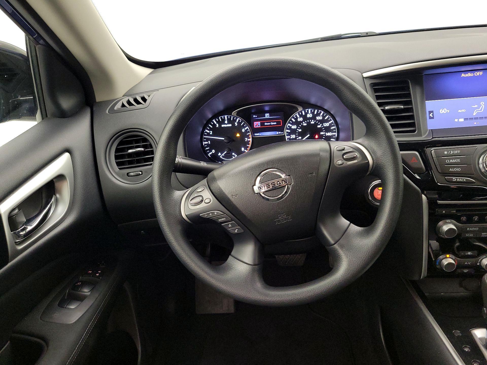 Thumbnail: 2017 Nissan Pathfinder - 10
