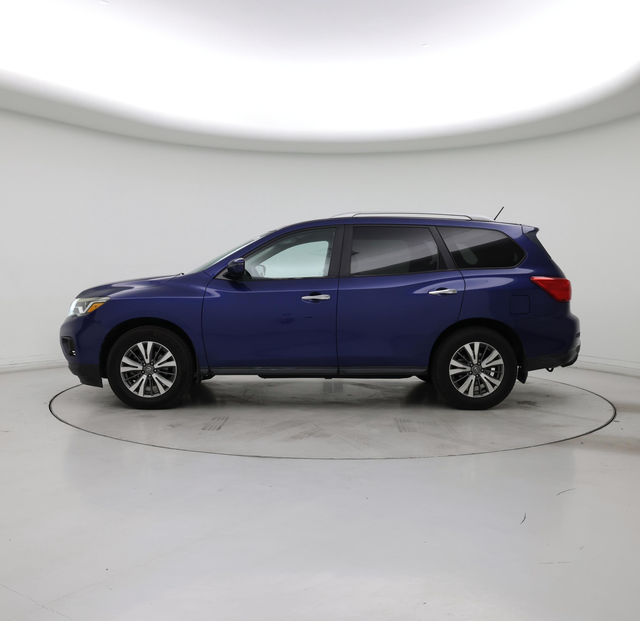 Thumbnail: 2017 Nissan Pathfinder - 3