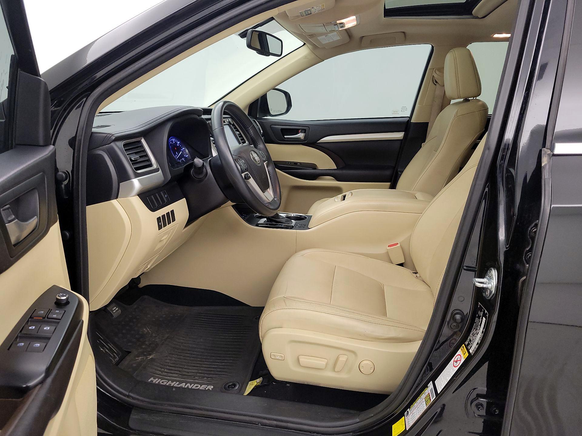 Thumbnail: 2016 Toyota Highlander - 11