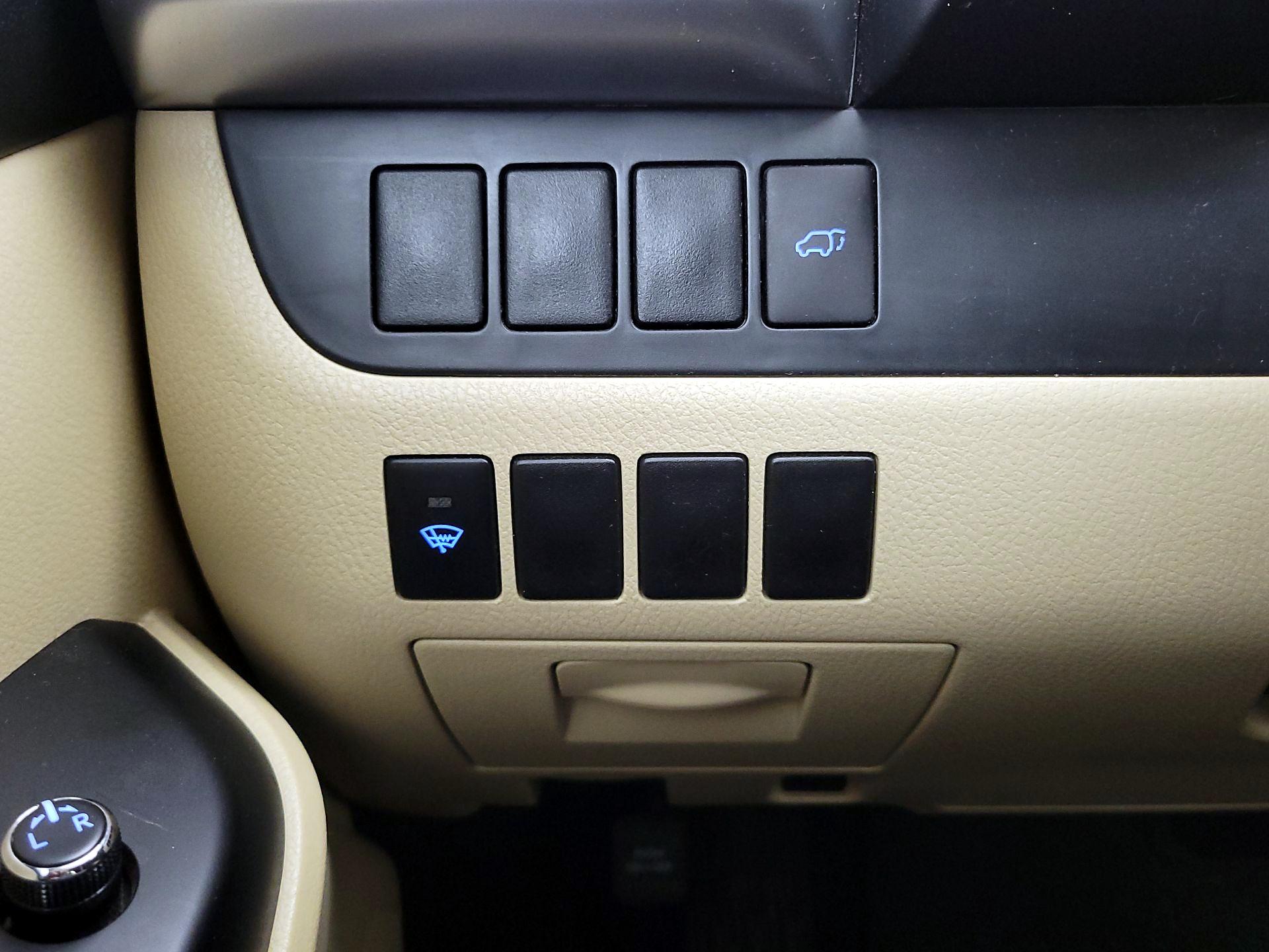 Thumbnail: 2016 Toyota Highlander - 13
