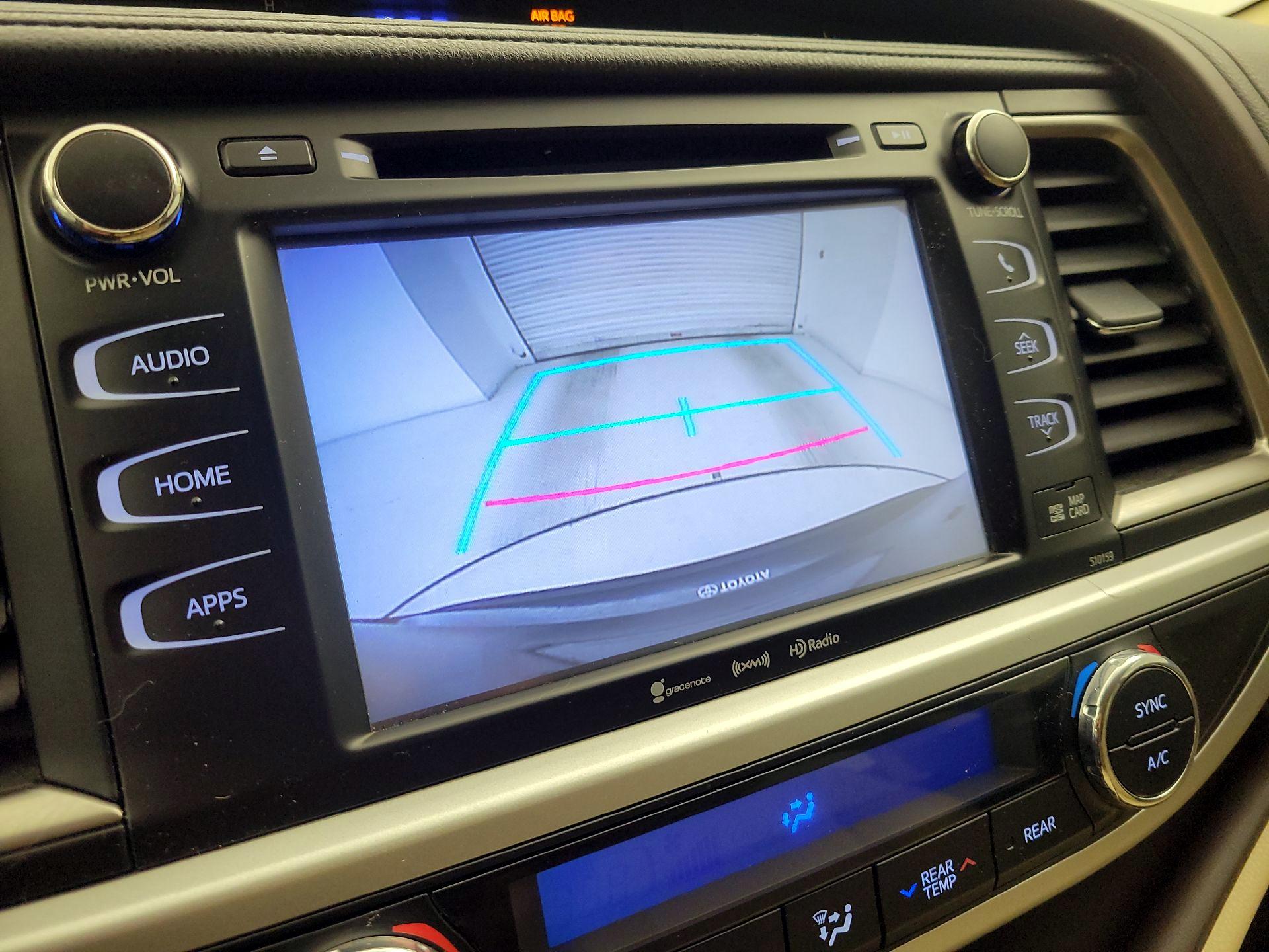 Thumbnail: 2016 Toyota Highlander - 15