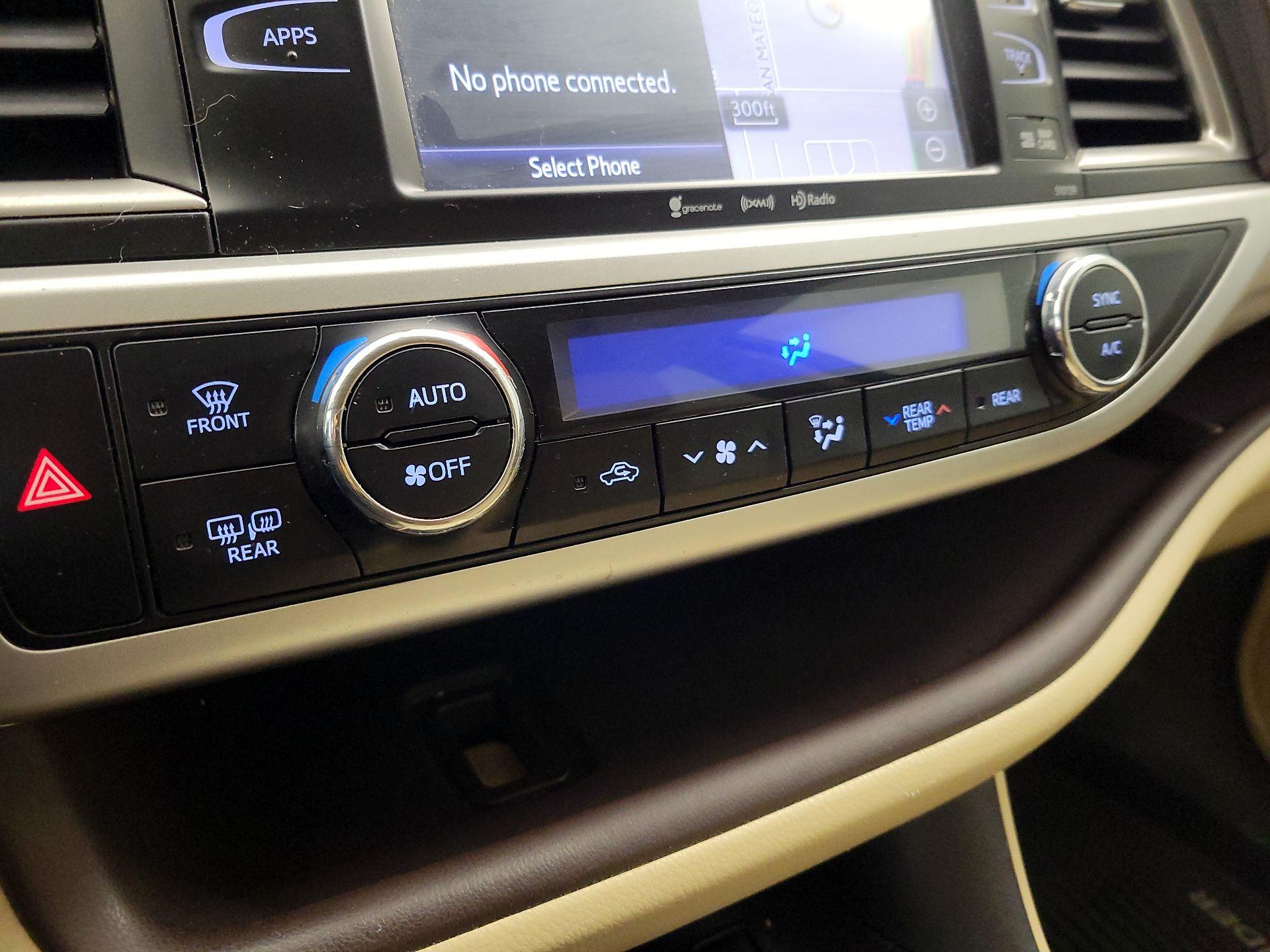 Thumbnail: 2016 Toyota Highlander - 17