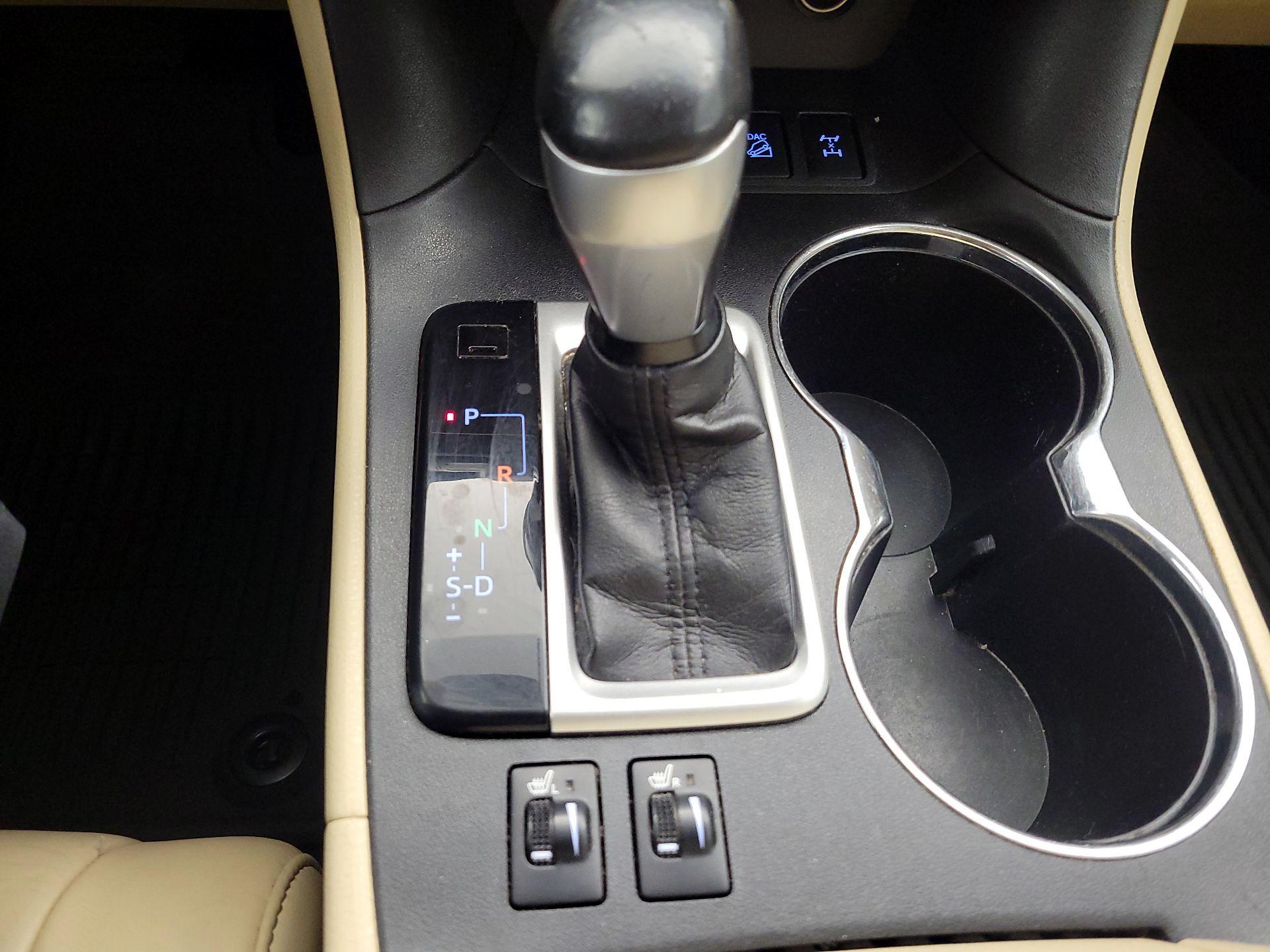 Thumbnail: 2016 Toyota Highlander - 18
