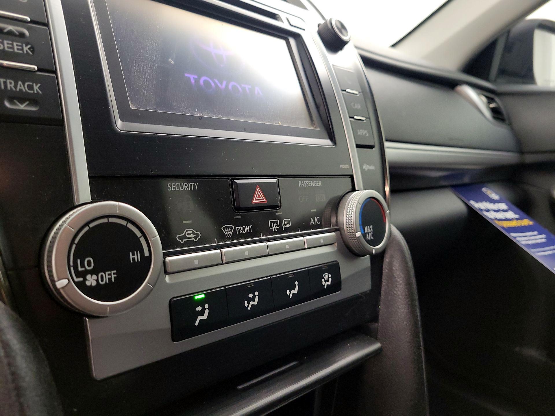 Thumbnail: 2014 Toyota Camry - 15