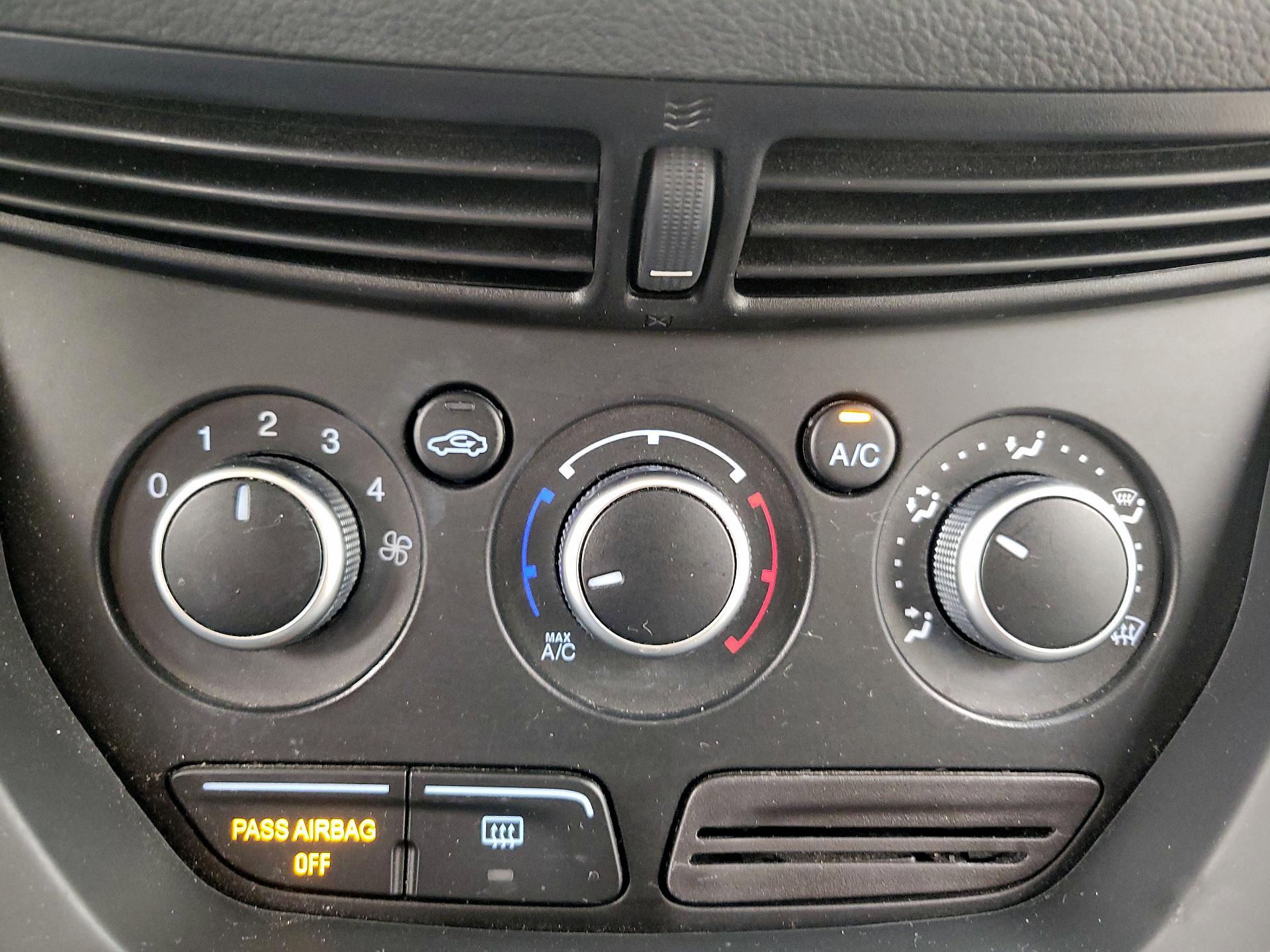 Thumbnail: 2015 Ford Escape - 16