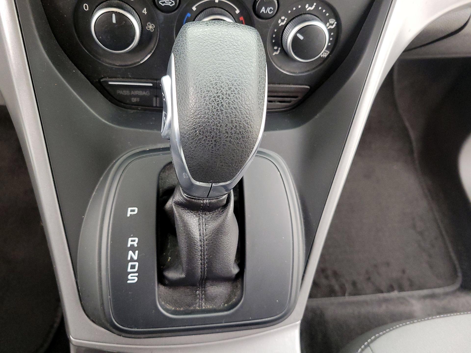 Thumbnail: 2015 Ford Escape - 17