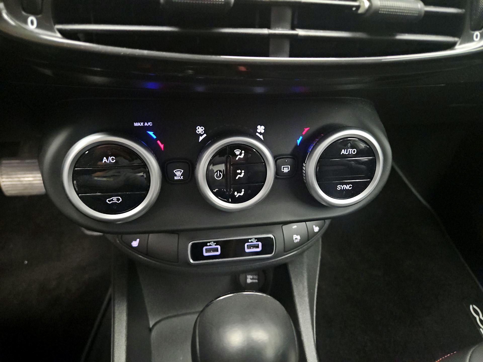 Thumbnail: 2023 Fiat 500X - 17