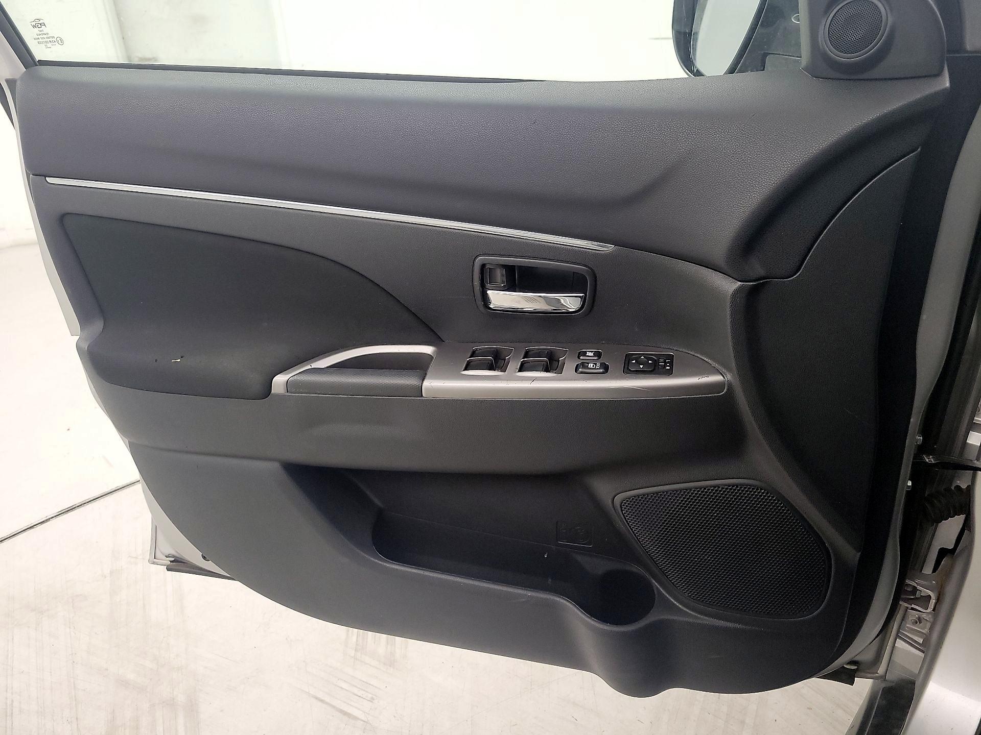 Thumbnail: 2018 Mitsubishi Outlander Sport - 12