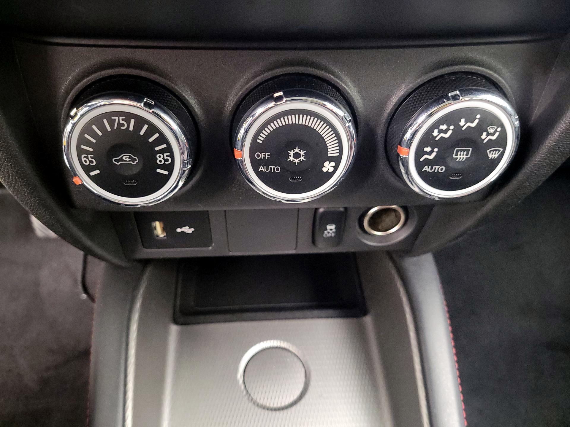 Thumbnail: 2018 Mitsubishi Outlander Sport - 16