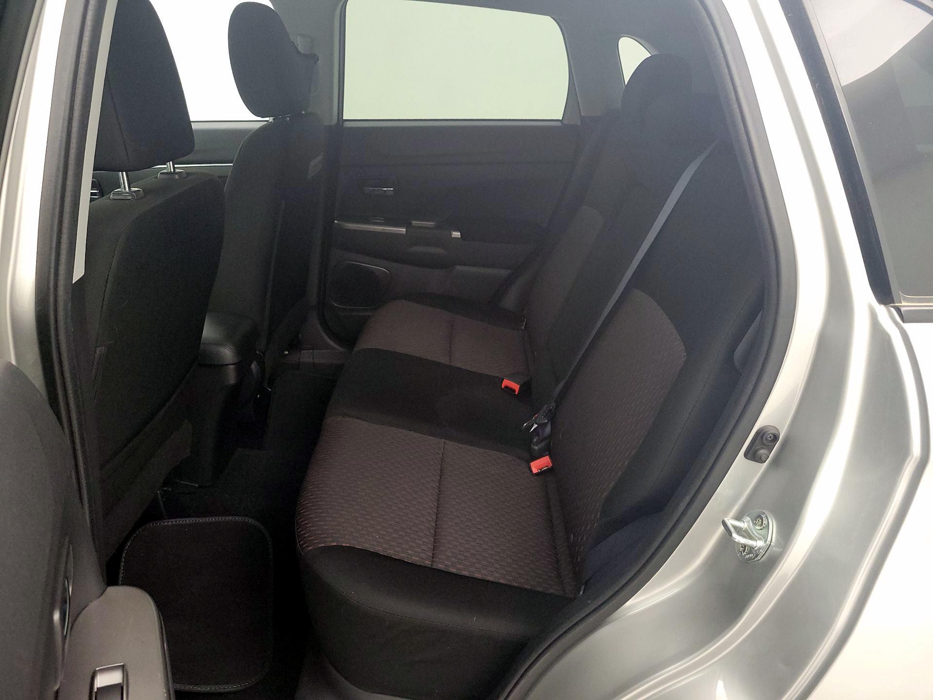 Thumbnail: 2018 Mitsubishi Outlander Sport - 19