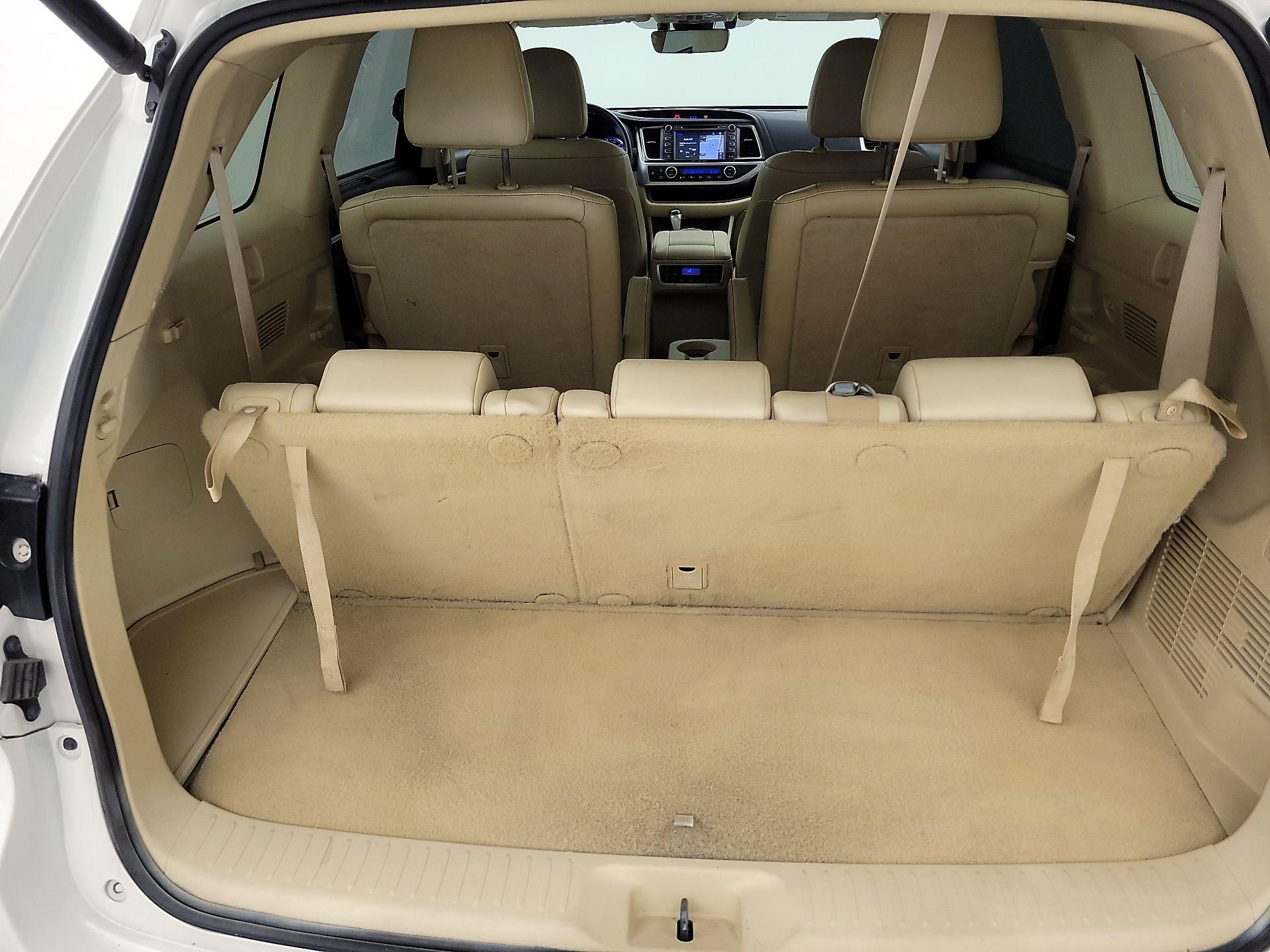 Thumbnail: 2019 Toyota Highlander - 16