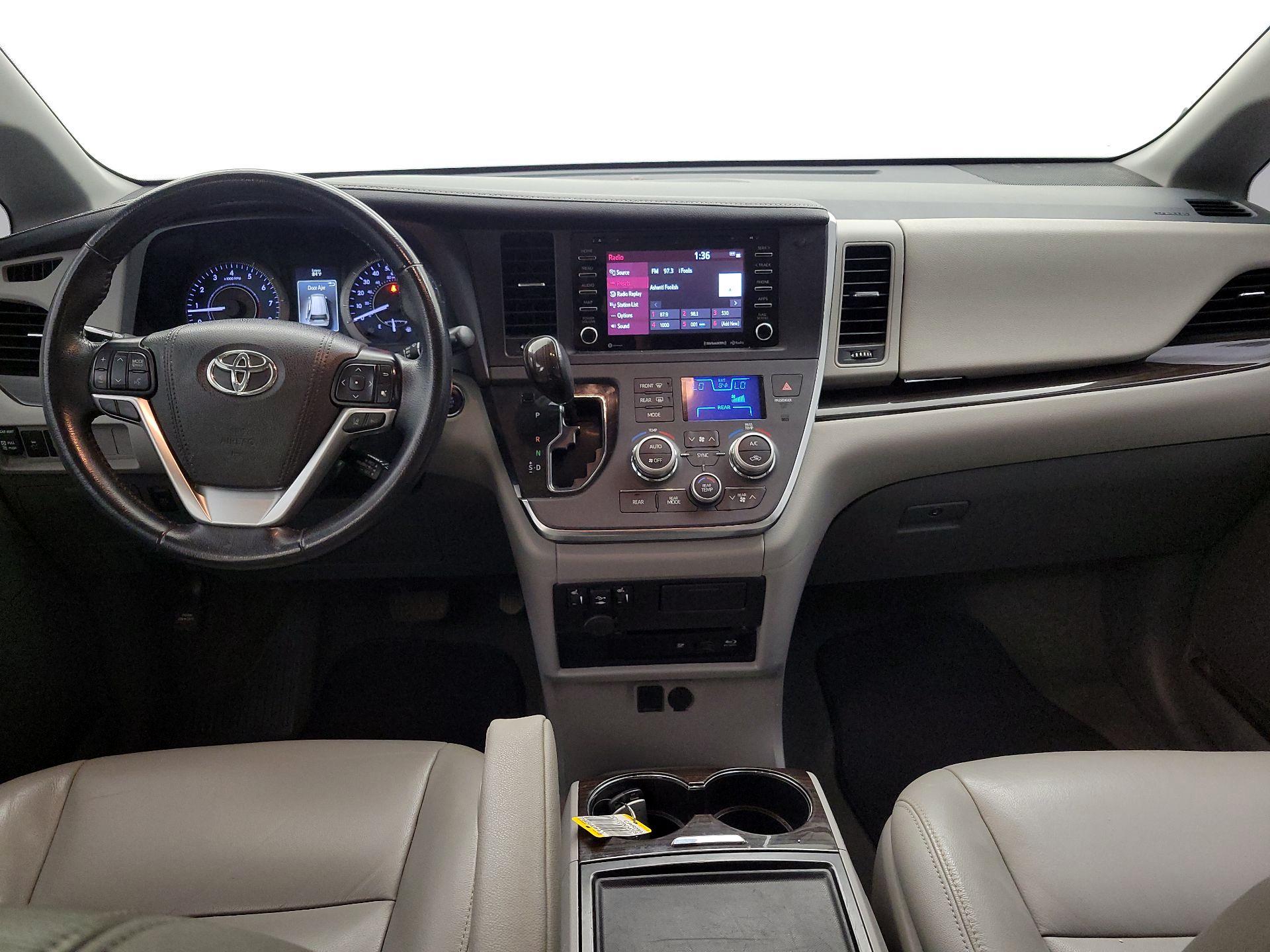 Thumbnail: 2019 Toyota Sienna - 9