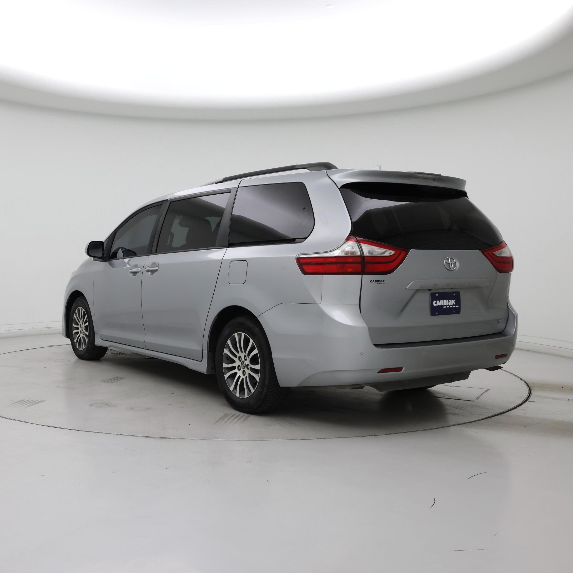 Thumbnail: 2019 Toyota Sienna - 2