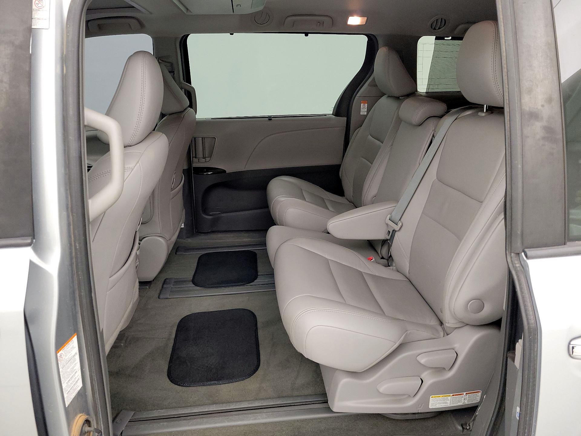 Thumbnail: 2019 Toyota Sienna - 20