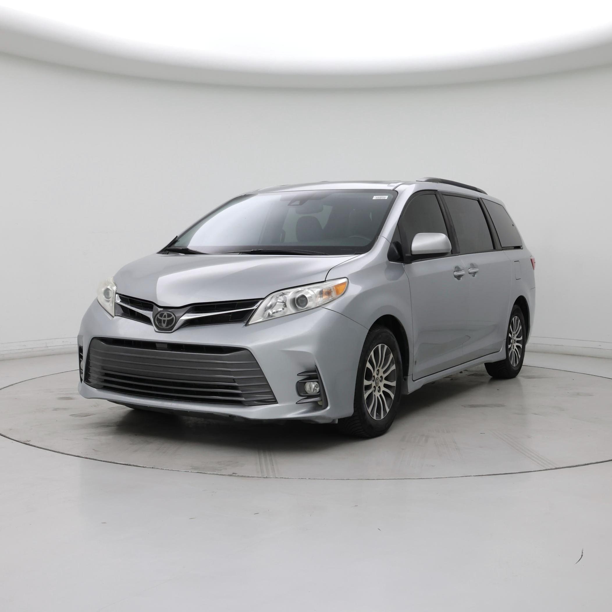 Thumbnail: 2019 Toyota Sienna - 4