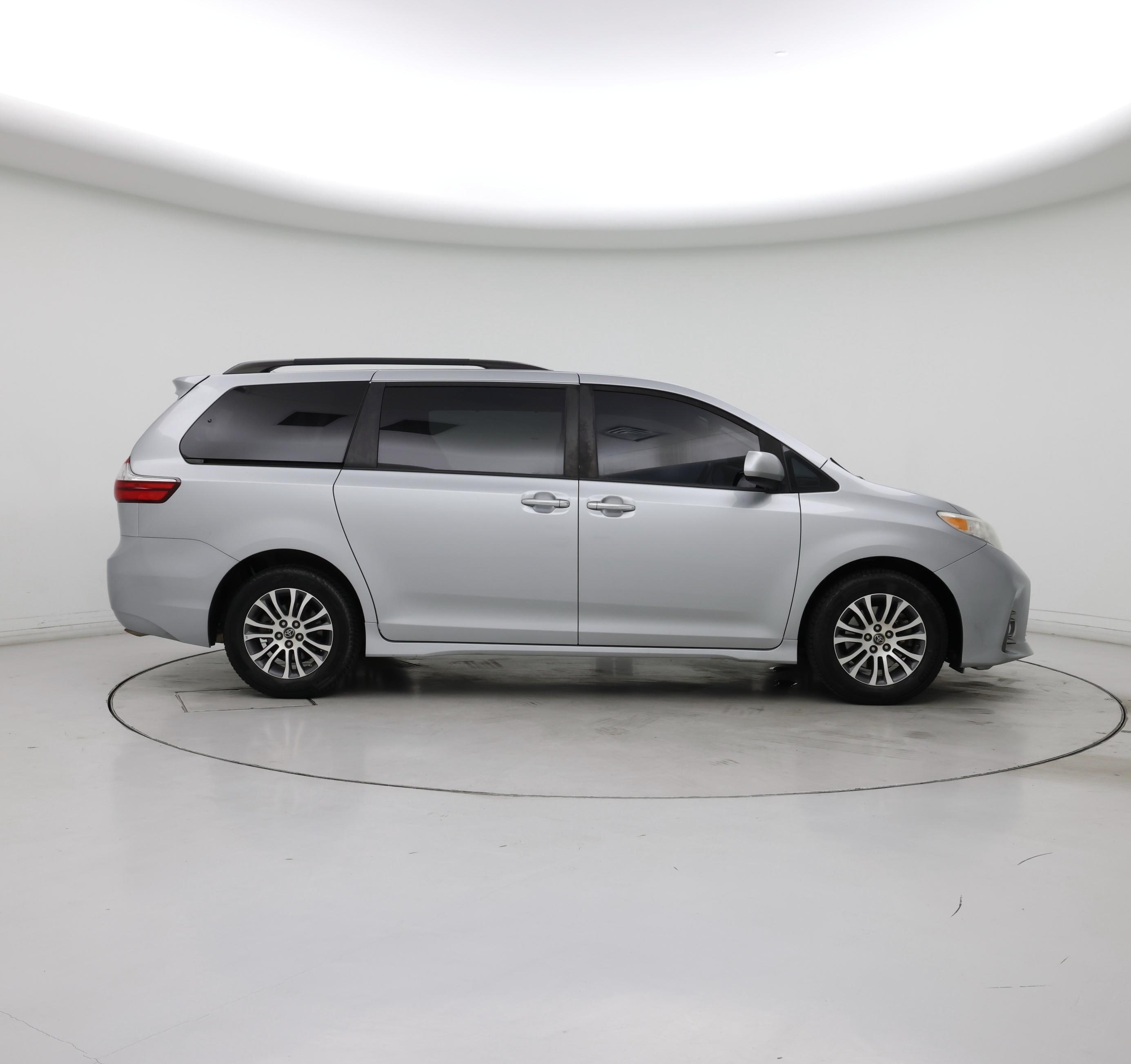 Thumbnail: 2019 Toyota Sienna - 7