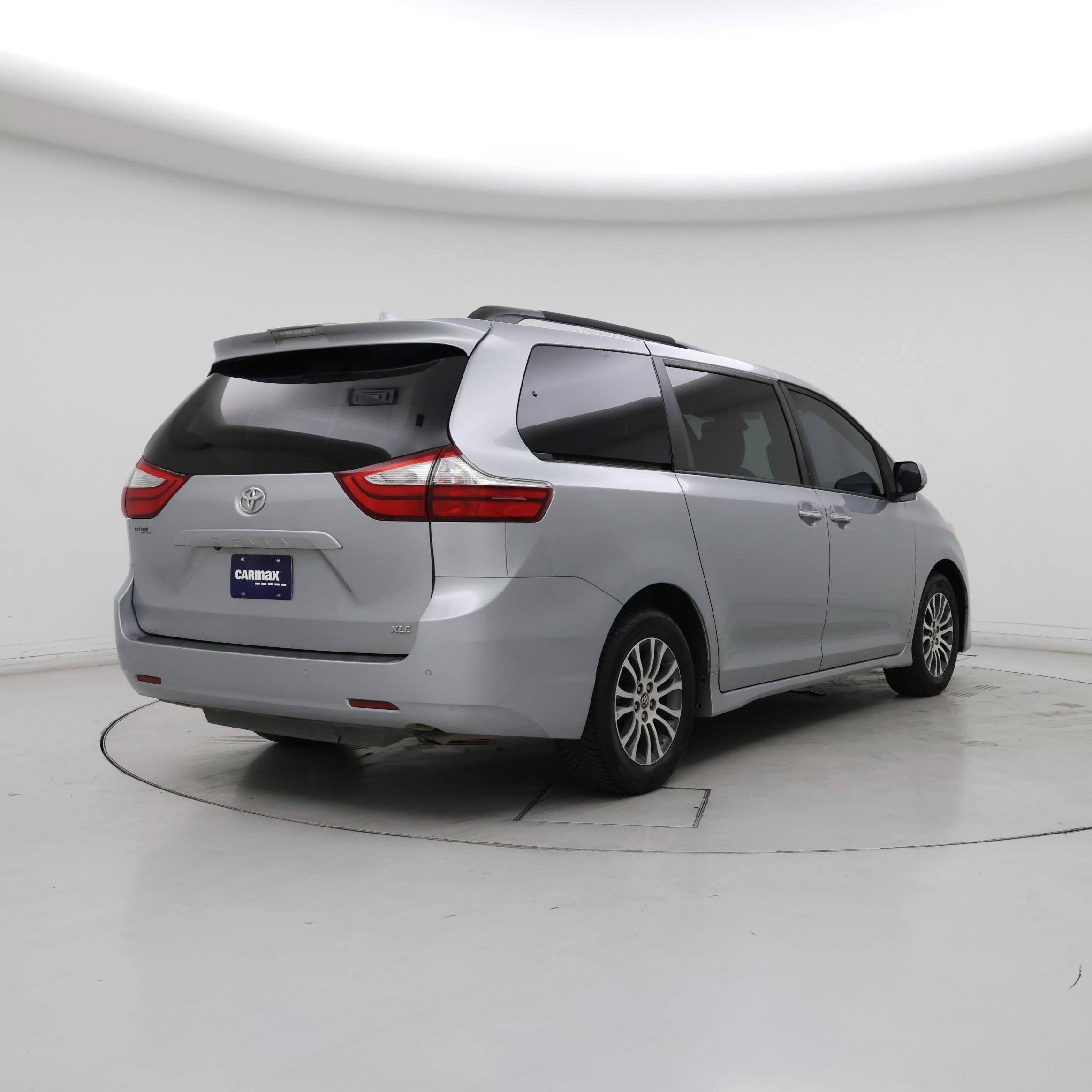Thumbnail: 2019 Toyota Sienna - 8