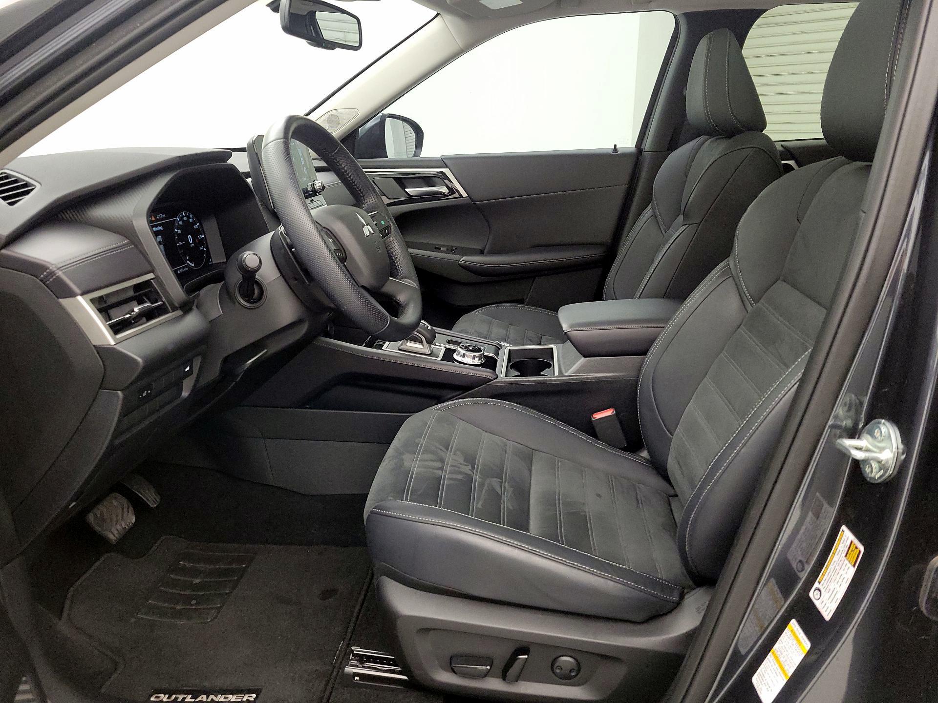Thumbnail: 2024 Mitsubishi Outlander - 11