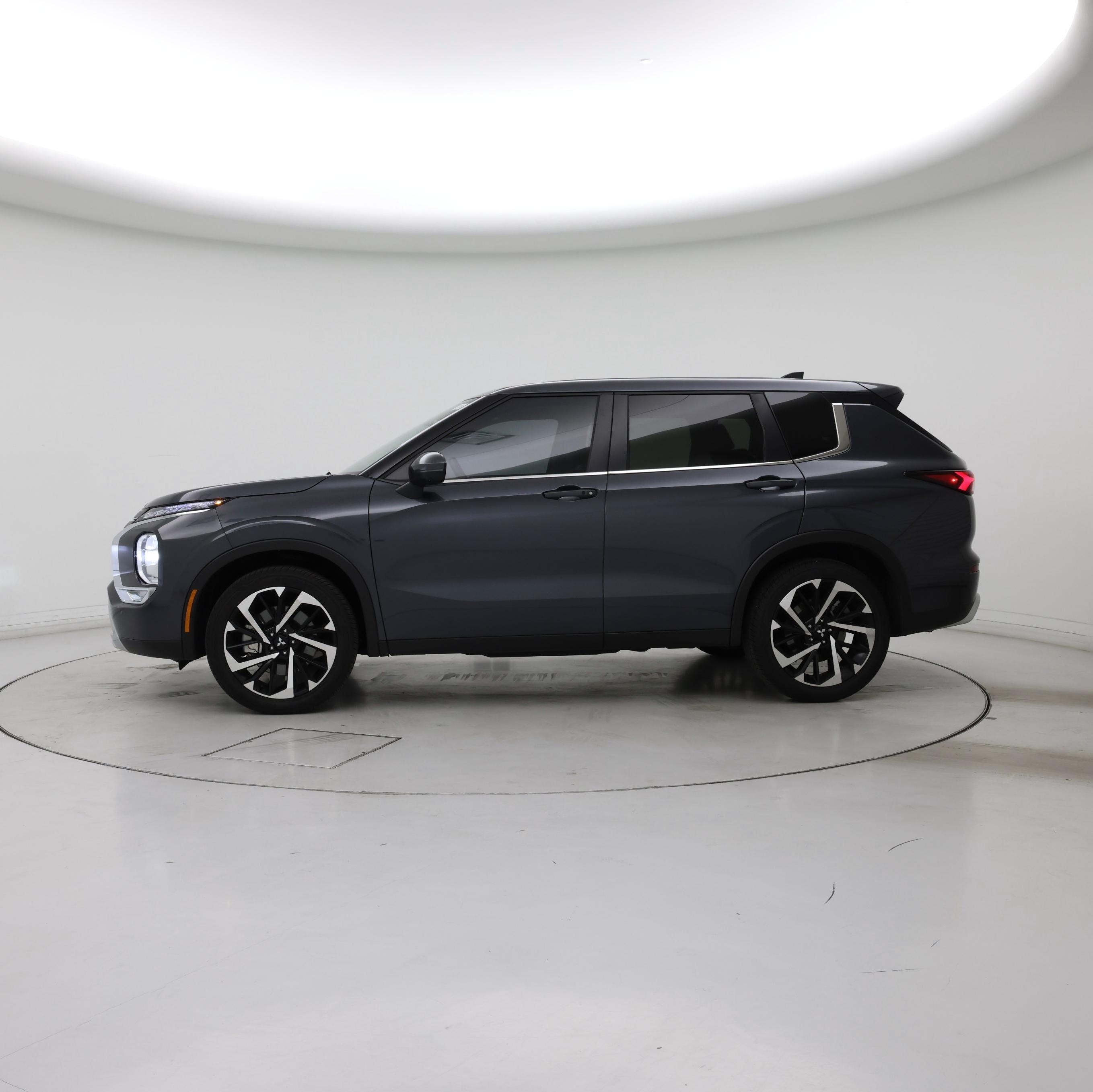 Thumbnail: 2024 Mitsubishi Outlander - 3