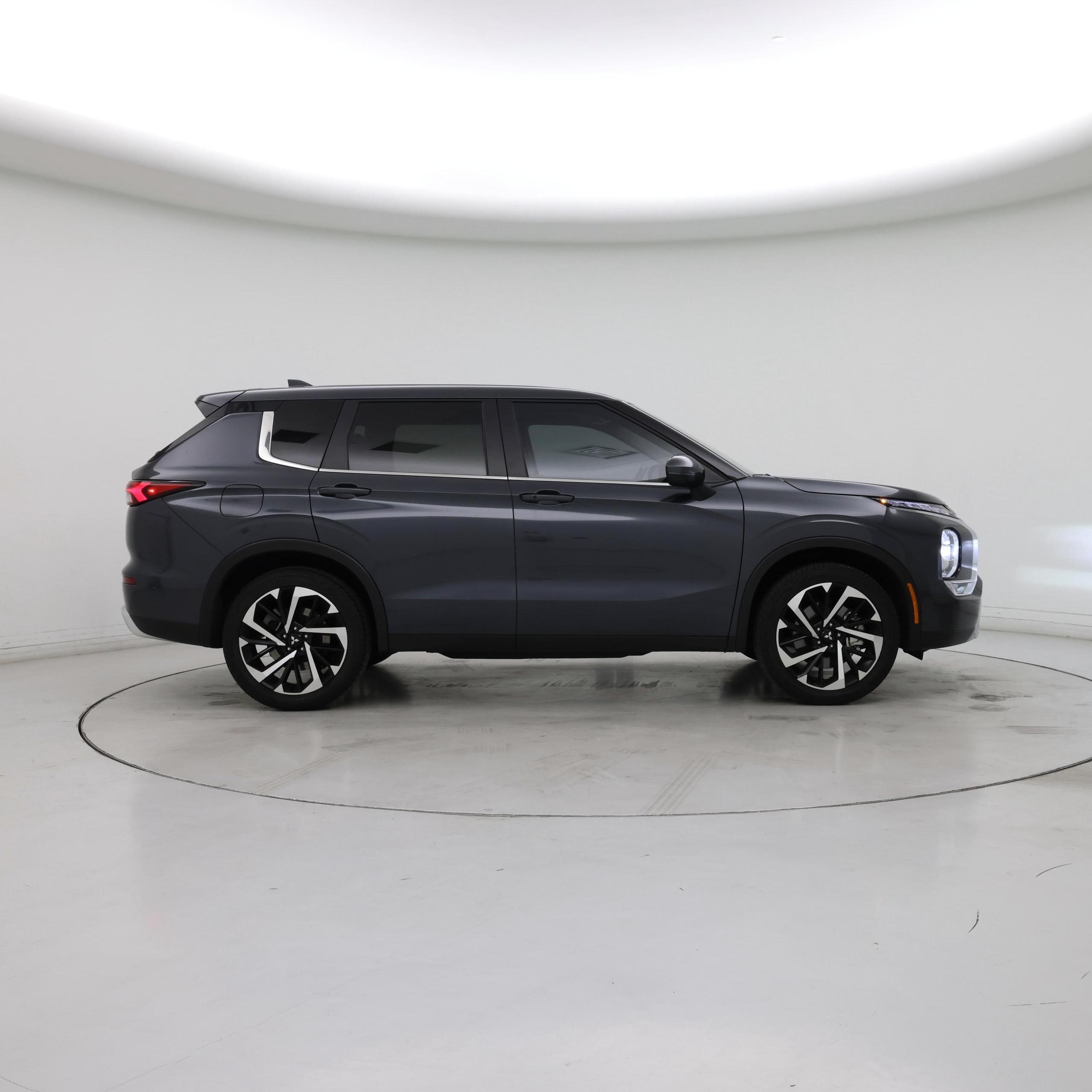 Thumbnail: 2024 Mitsubishi Outlander - 7