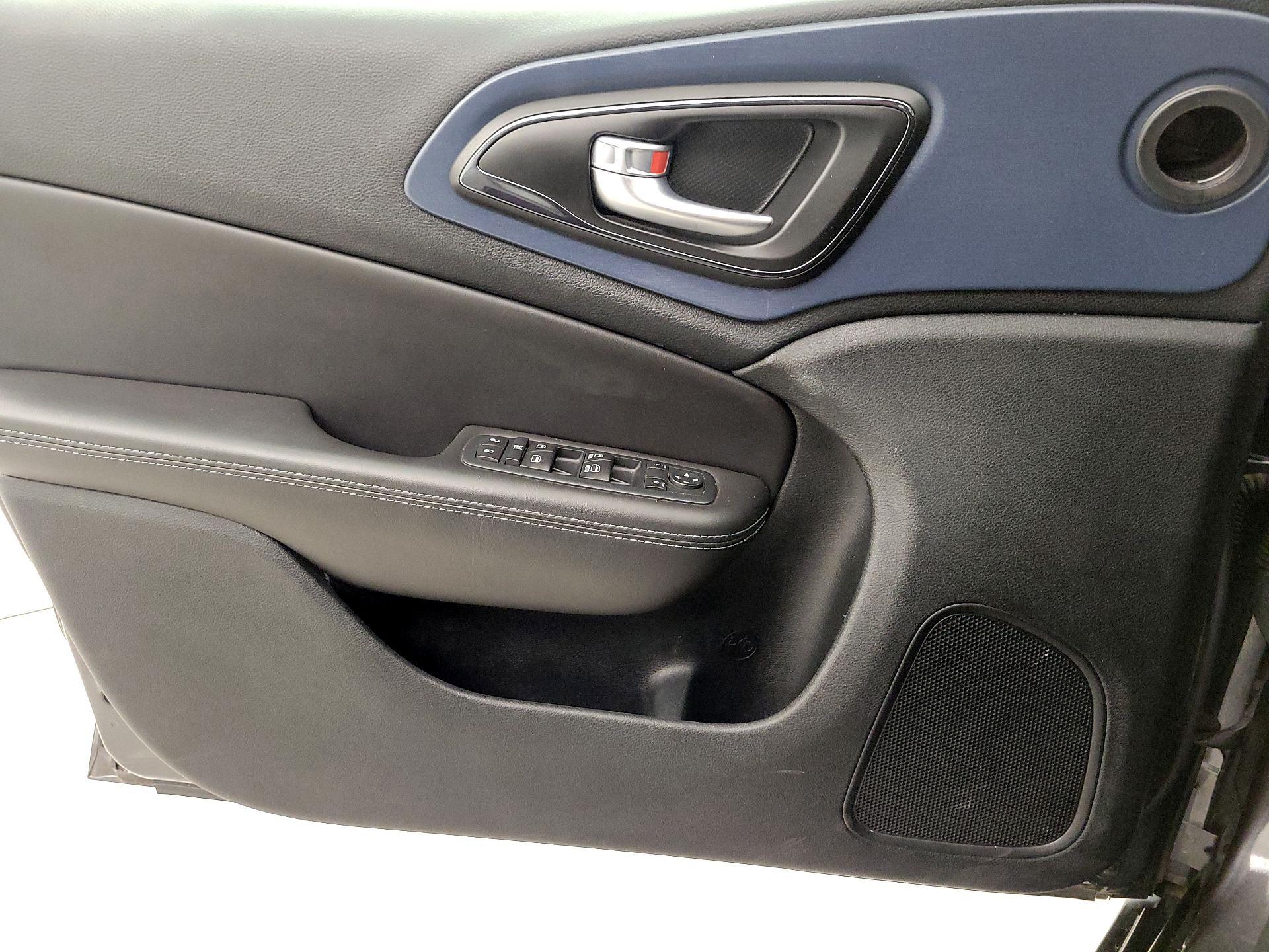 Thumbnail: 2015 Chrysler 200 - 12